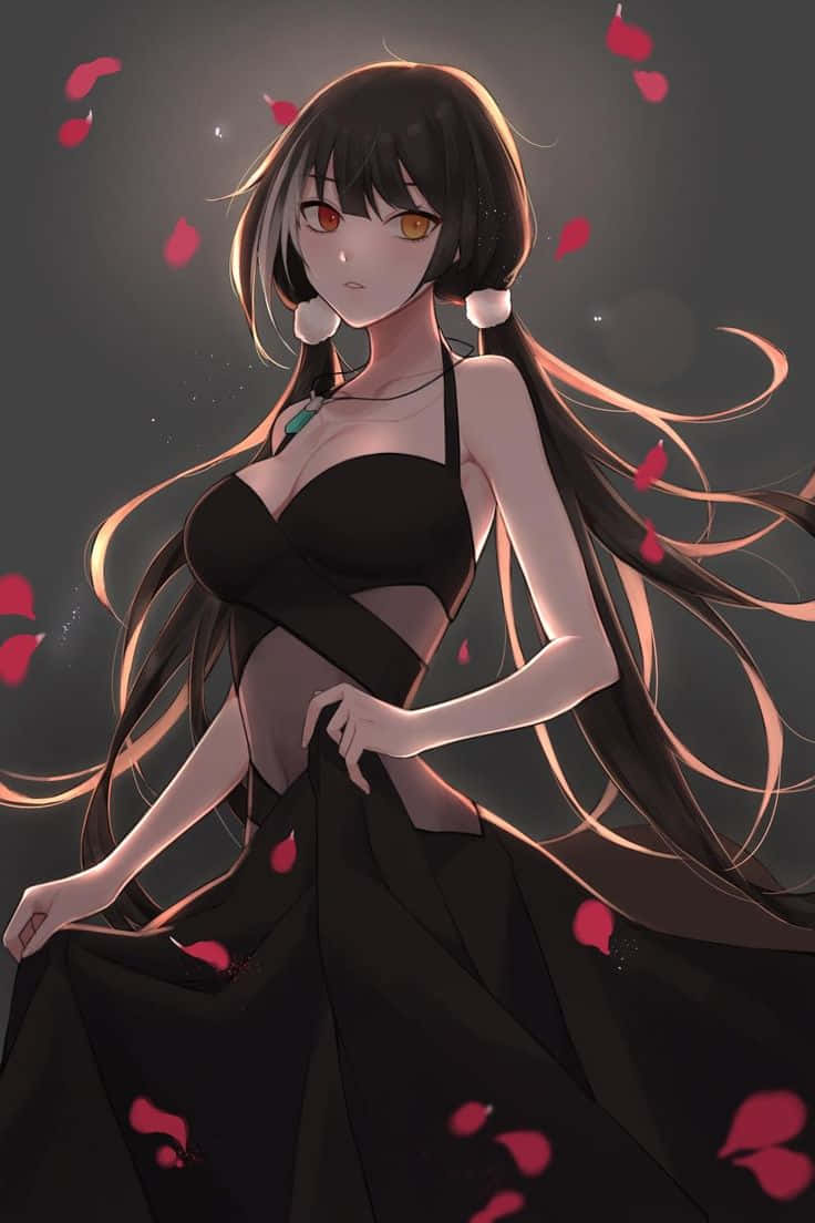 動漫 桌布 壁紙 — 長黑髮琥珀色眼睛的動漫女孩穿著黑色連衣裙，紅色花瓣在陰暗的氣氛中飄落在她周圍。