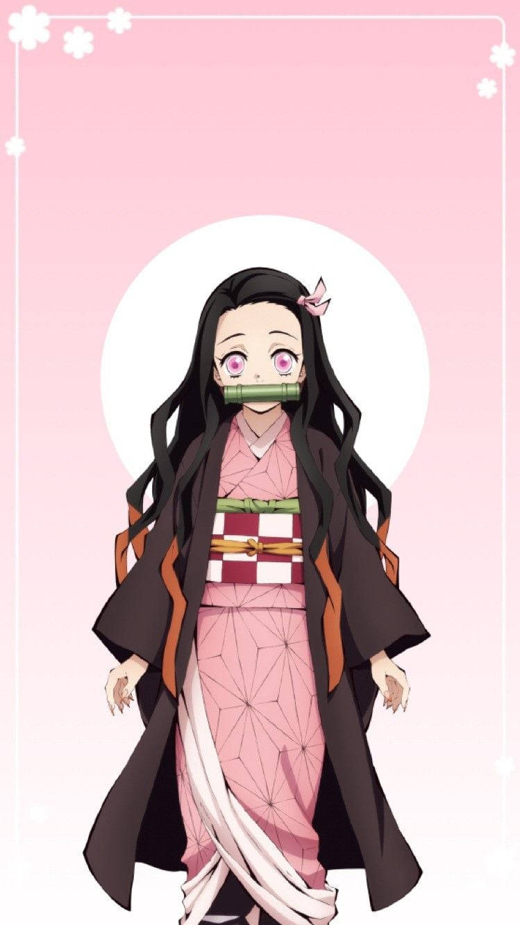 Nezuko iPhone 桌布 壁紙 — 長黑髮粉紅眼動漫少女，身穿粉紅和服，戴竹製口枷，背景為柔和粉紅色配白色櫻花。