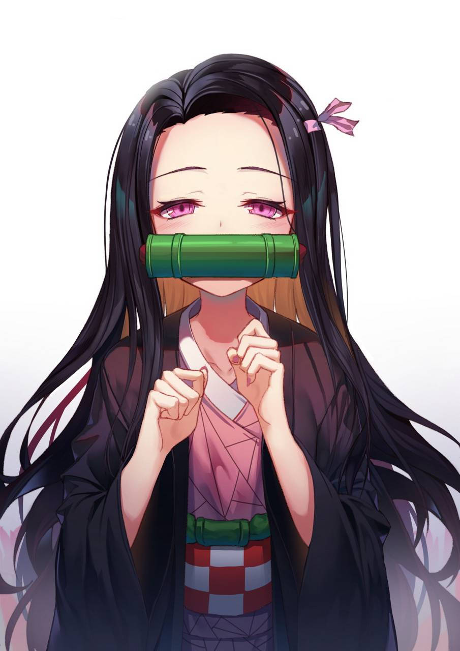 長黑髮粉紅眼睛的動漫女孩，穿著傳統日本服飾，嘴上戴著竹製口枷。