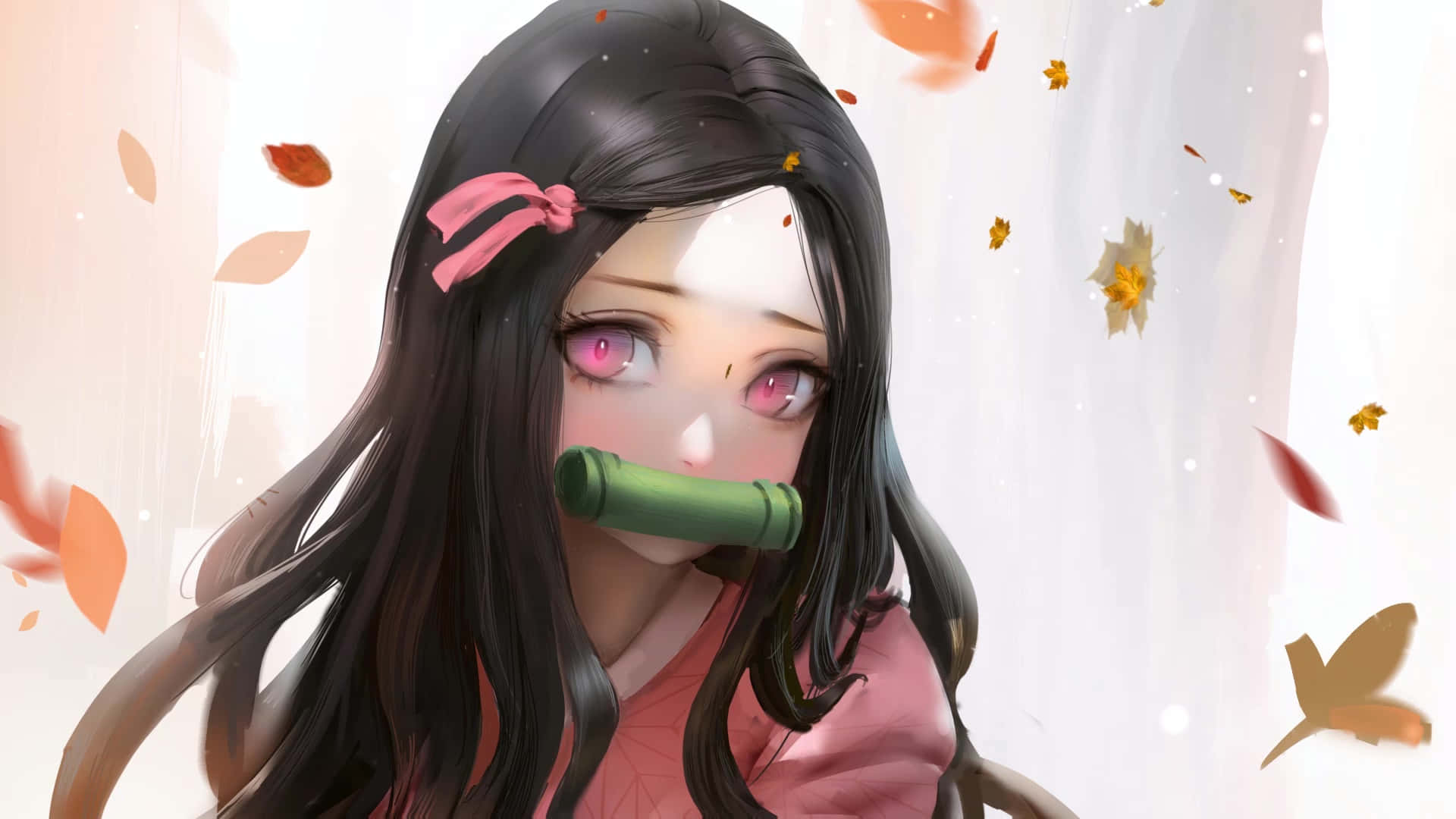禰豆子 桌布 壁紙 — 長黑髮粉紅眼睛的動漫女孩戴著竹製口塞，秋葉在柔和光線中圍繞她旋轉。
