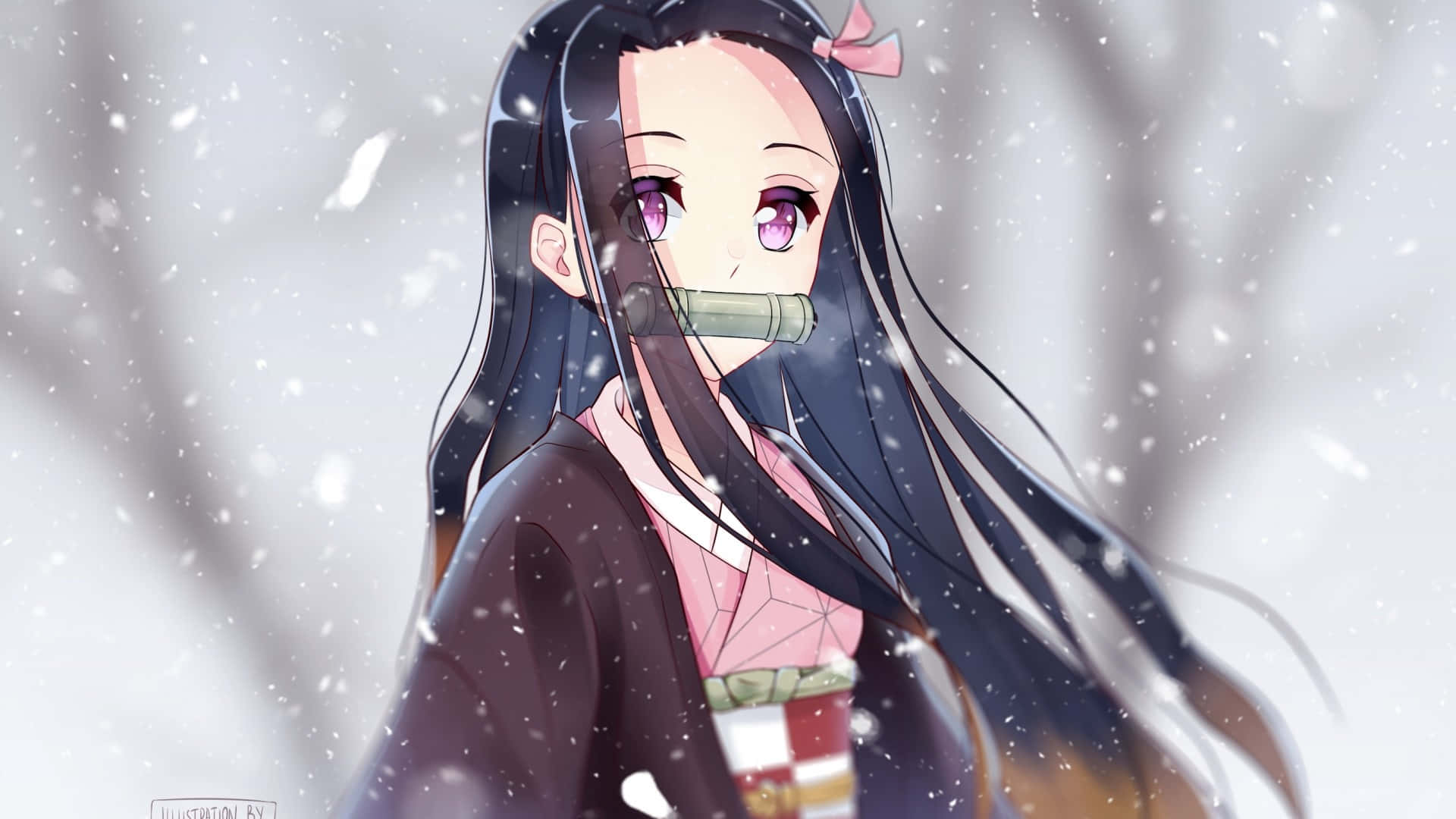 禰豆子 桌布 壁紙 — 長黑髮紫眼動漫少女站在飄雪中，穿著傳統和服，口中含著竹製口塞。