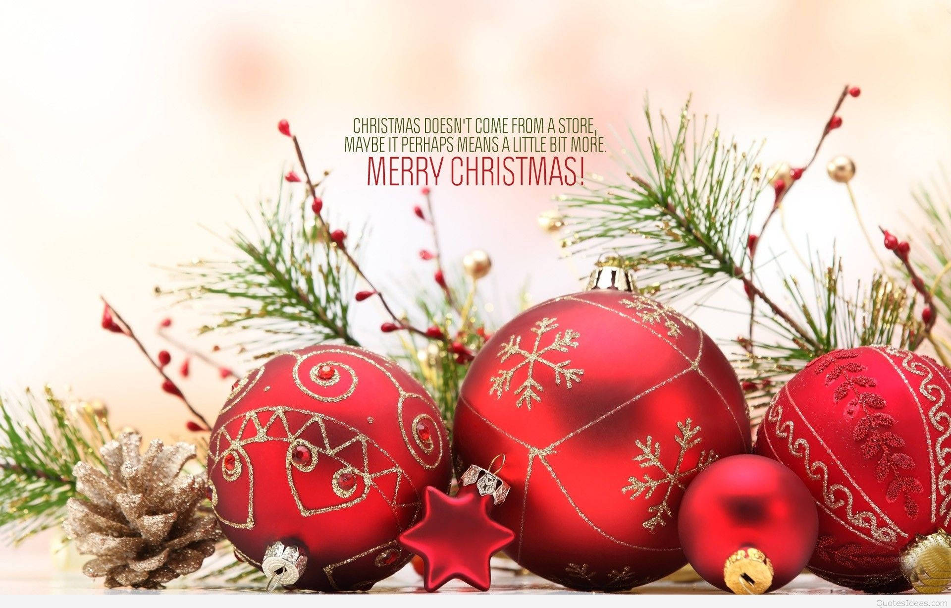 Cute Merry Christmas 桌布 壁紙 — 閃亮的紅色聖誕裝飾品，帶有金色雪花和漩渦圖案，點綴在松樹枝和閃閃發光的松果之間，背景柔和溫暖。