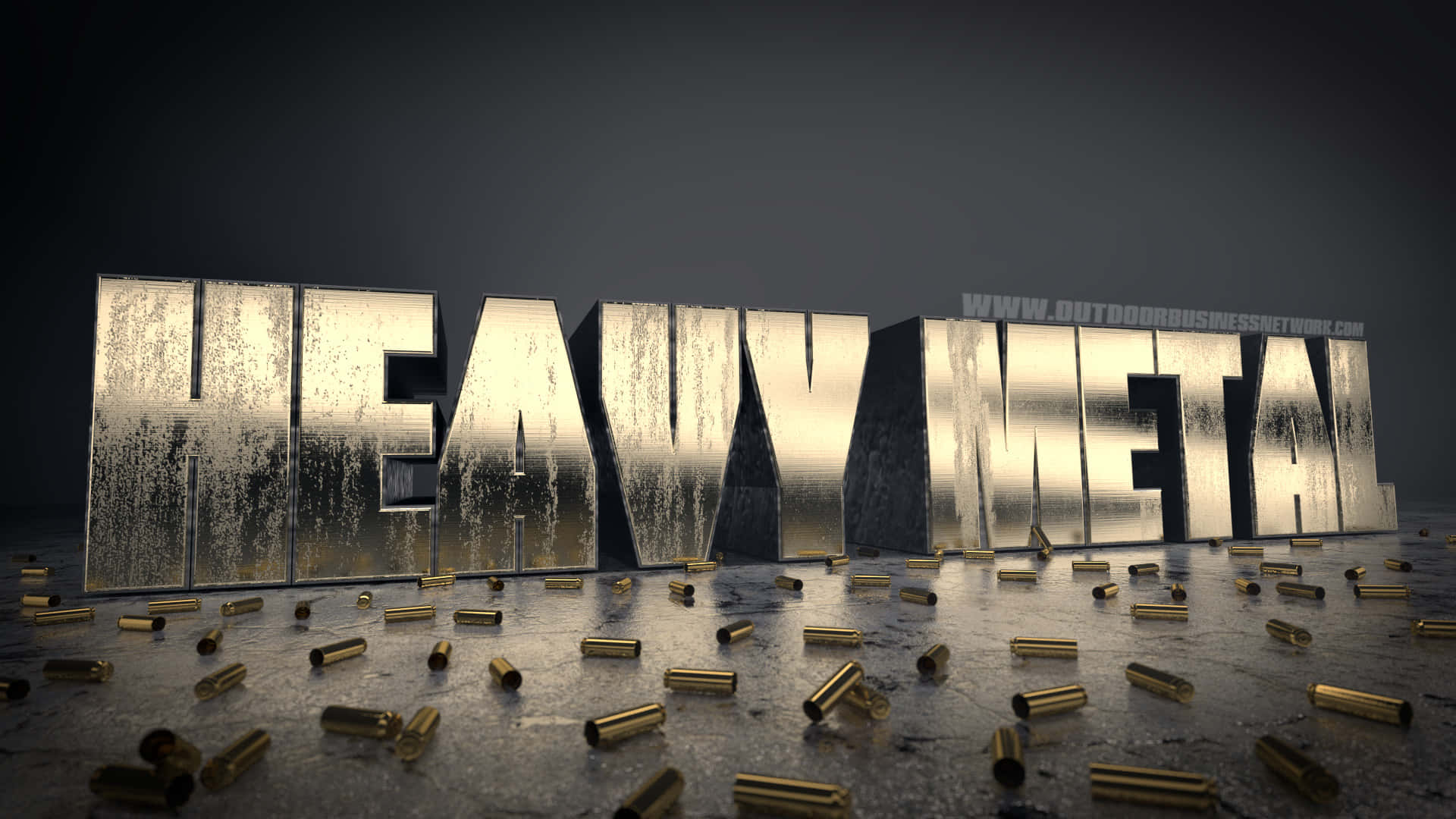 metal 桌布 壁紙 — 閃亮的金屬字母拼出 heavy metal，立於濕混凝土地上散落的黃銅彈殼之間。