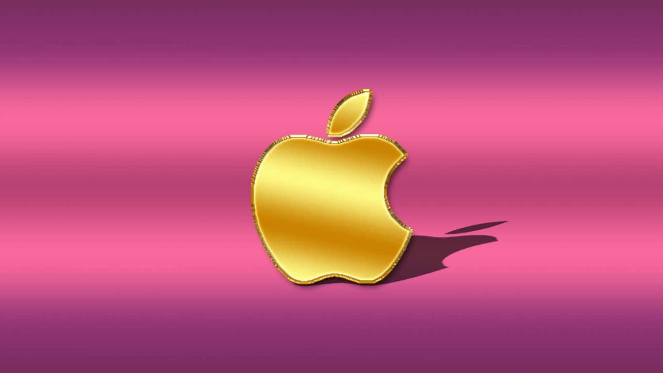1366x768 Apple 桌布 壁紙 — 閃亮的金色Apple標誌在粉紅和紫色漸變背景上投下陰影。