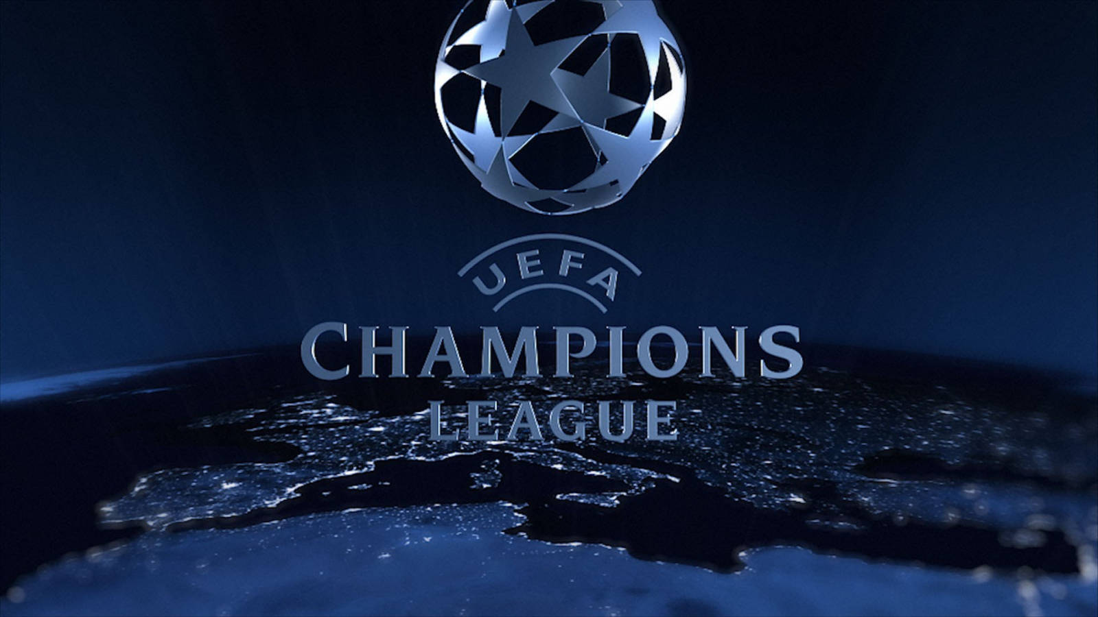 Uefa 桌布 壁紙 — 閃亮的銀色 UEFA 歐冠聯賽標誌懸浮在深藍色地球儀上方，下方有明亮的城市燈光。