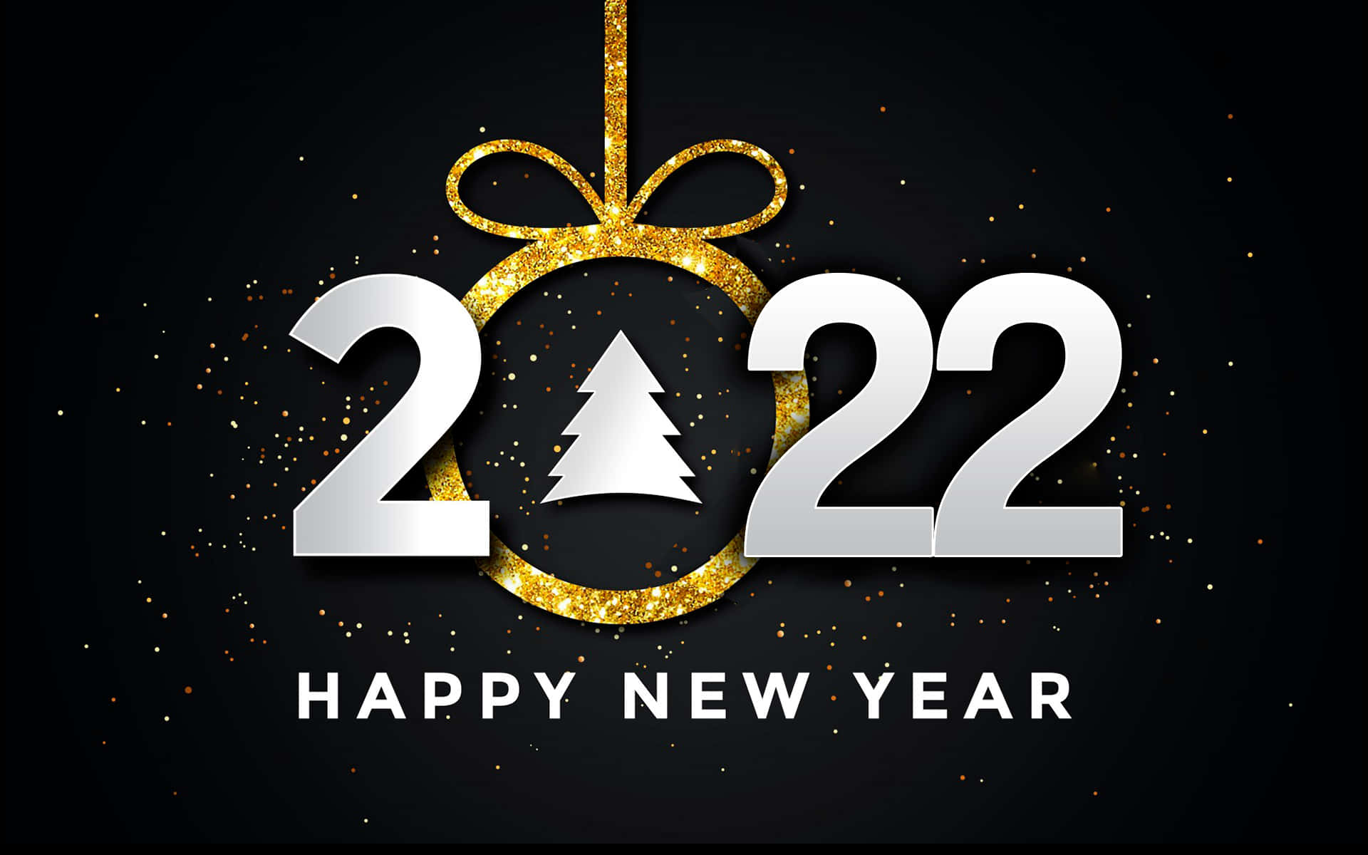 Happy New Years 桌布 壁紙 — 閃亮的銀色2022數字，鑲嵌在閃爍的金色裝飾中，內部有一棵樹，背景為深色，帶有金色閃光。
