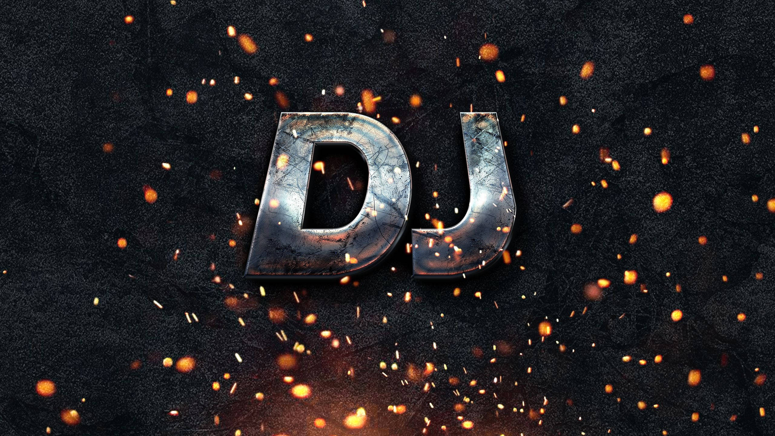 DJ 桌布 壁紙 — 閃亮金屬質感的DJ字母在深色紋理背景上迸發出熾熱的火花。