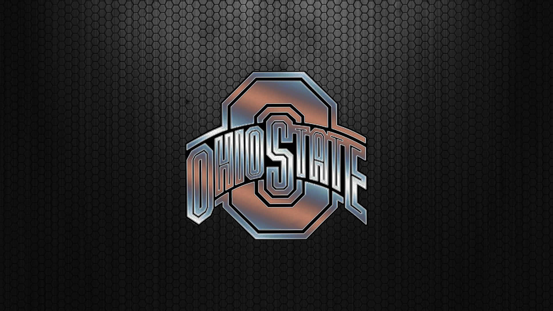 Ohio State Football 桌布 壁紙 — 閃亮金屬質感的俄亥俄州立大學標誌，居中置於深色六邊形紋理背景上。