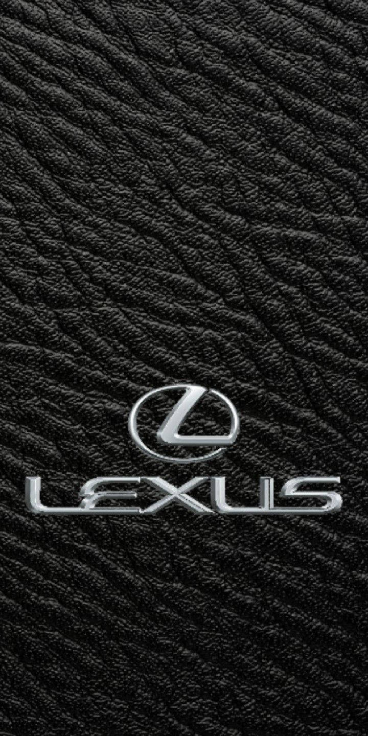 Lexus 標誌 桌布 壁紙 — 閃亮銀色 Lexus 標誌壓印在帶有深層紋理細節的黑色皮革上。