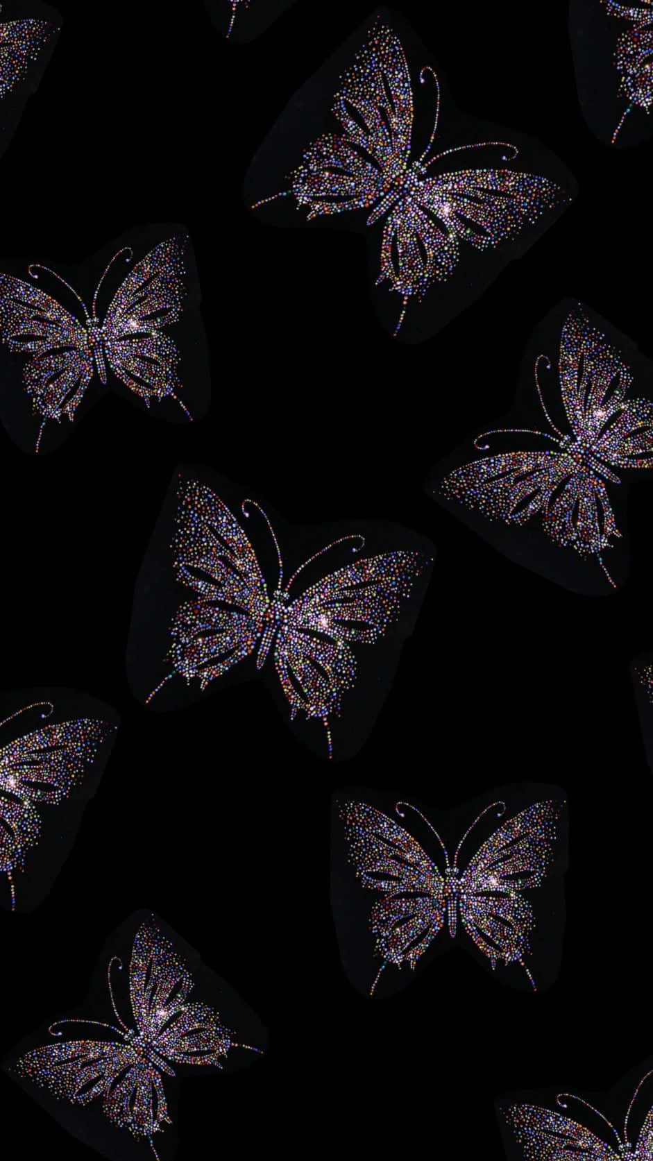 Dark Butterfly 桌布 壁紙 — 閃爍的亮粉蝴蝶在深黑色背景上以重複圖案漂浮。