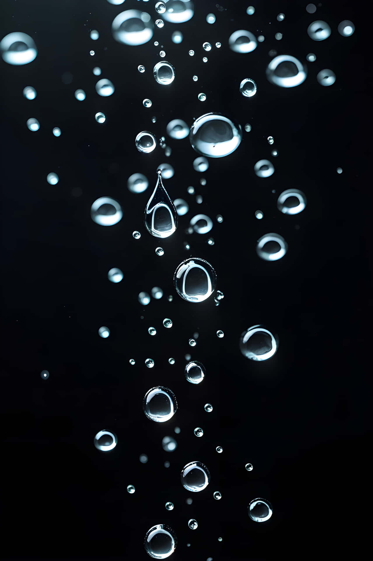 waters non-wetness wallpaper 壁紙 — 閃爍的水滴和氣泡在深邃的黑色背景上漂浮，呈現出迷人的水下特寫。