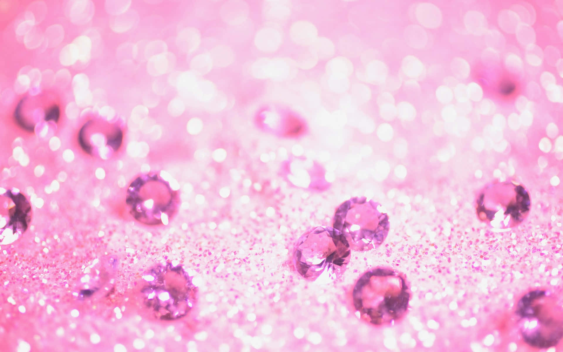 Tumblr Pink 桌布 壁紙 — 閃爍的粉紅亮粉和切割寶石營造出帶有柔和散景高光的閃亮夢幻質感。