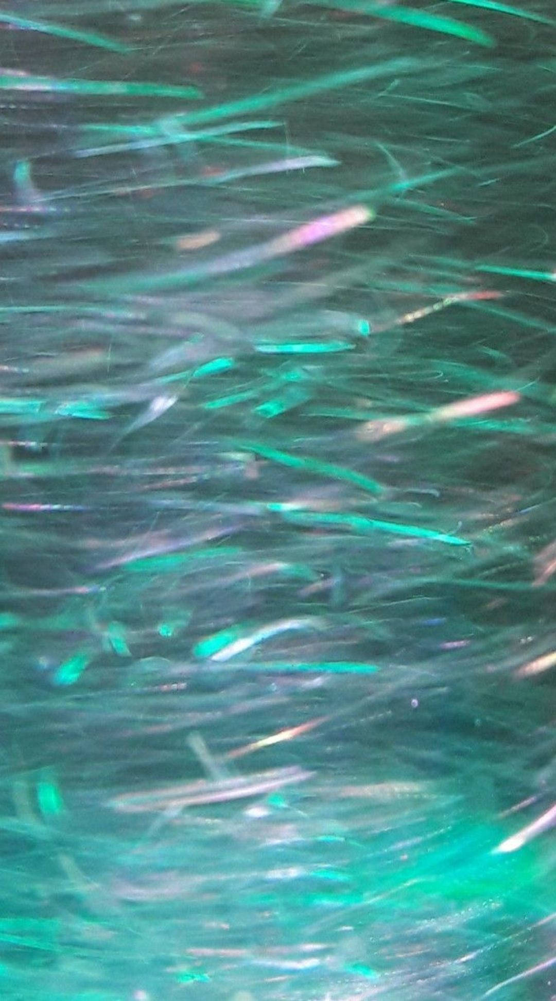 桌布 壁紙 — 閃爍的藍綠色和銀色亮片絲線在動態紋理圖案中旋轉的特寫。