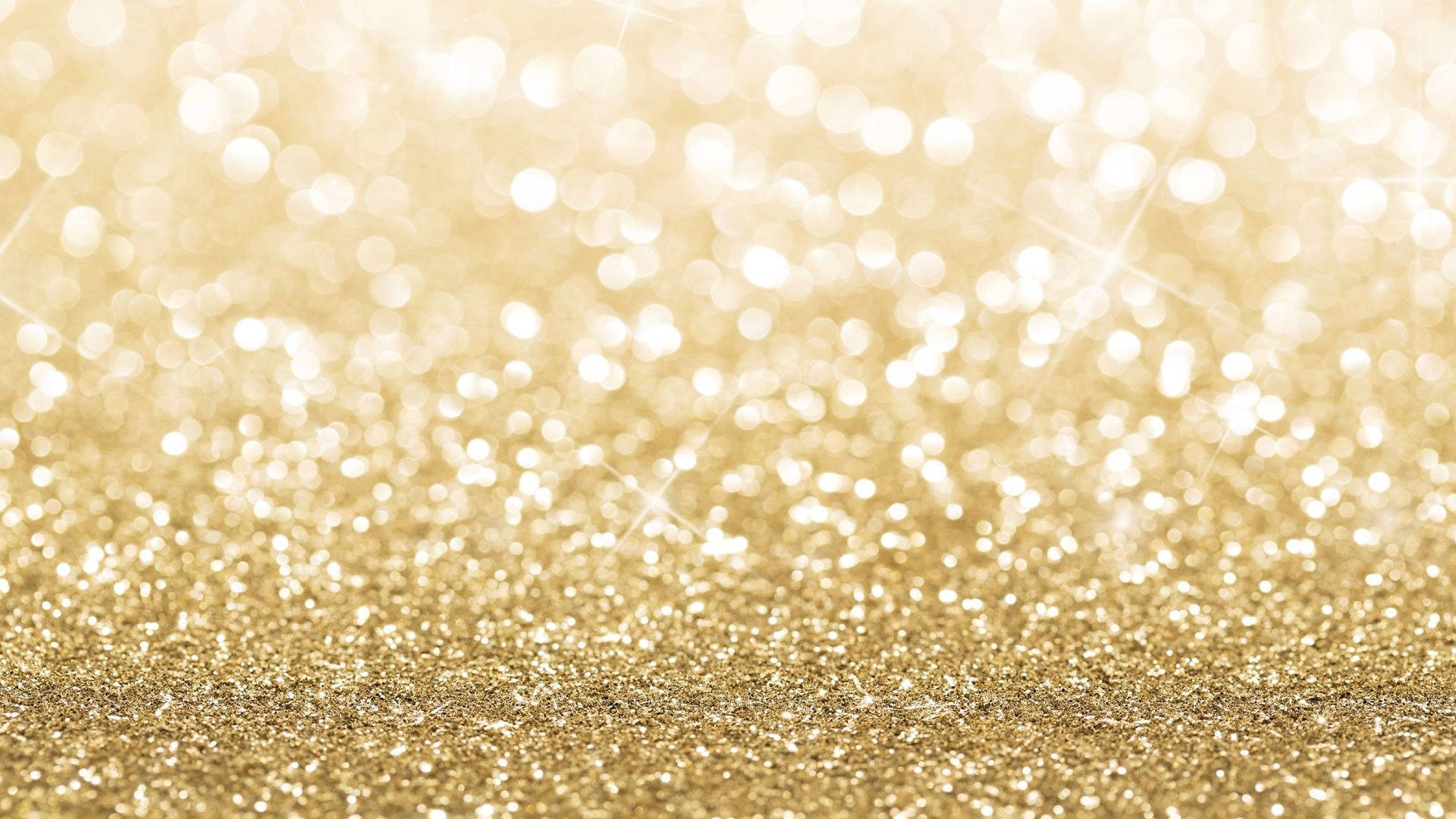 Gold Glitter 桌布 壁紙 — 閃爍的金色亮粉場地，搭配柔和的散景燈光，營造奢華喜慶的氛圍。