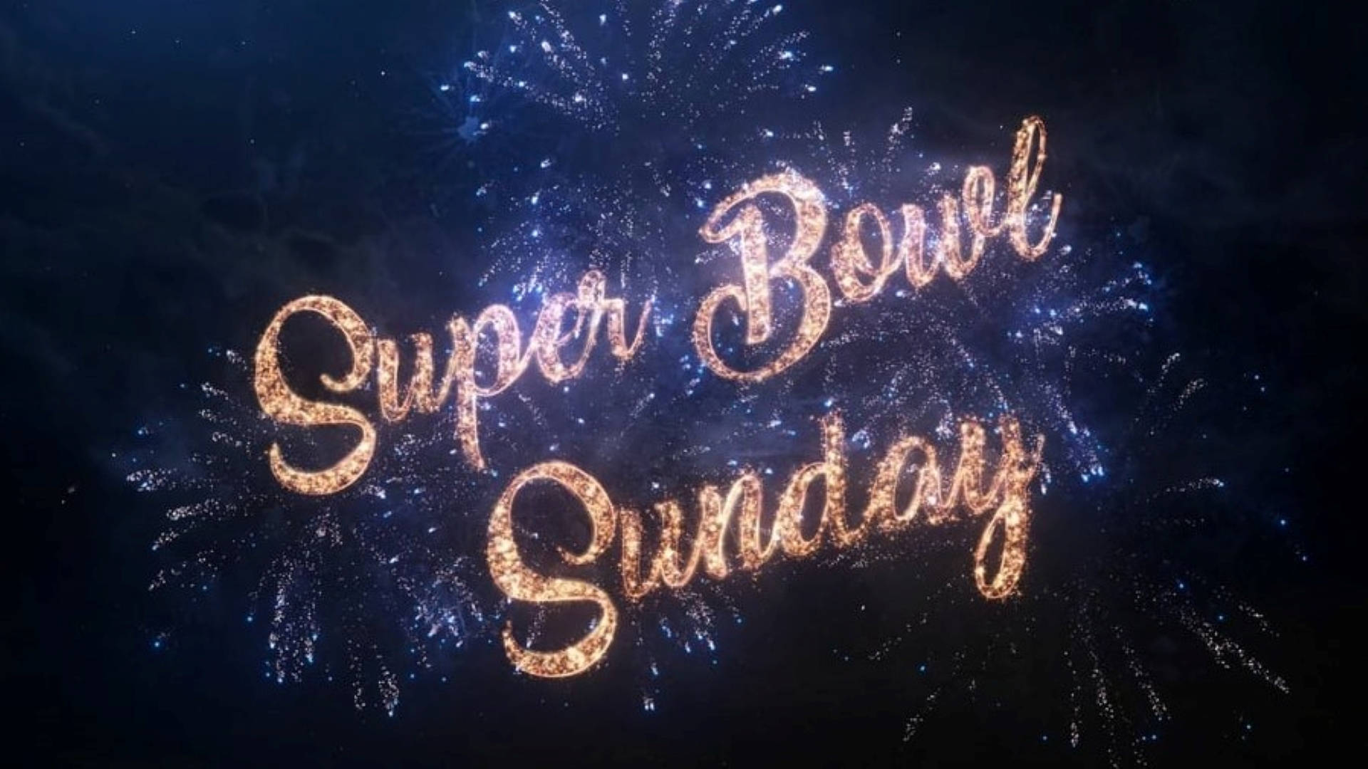 Super 桌布 壁紙 — 閃爍的金色亮粉文字在黑暗的天空中讀出「超級盃星期日」，背景有閃爍的煙火。