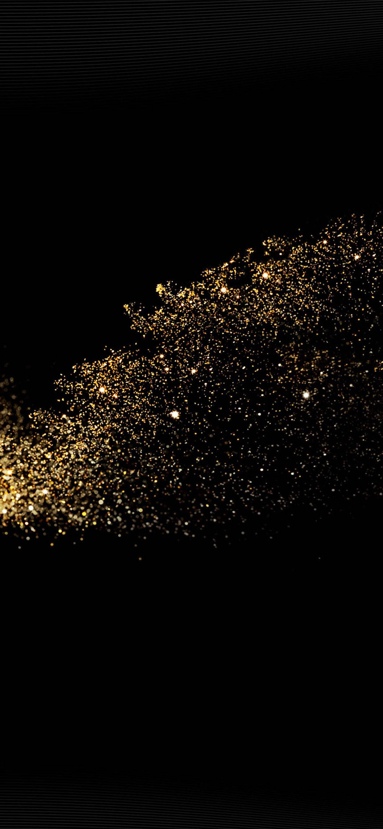 桌布 壁紙 — 閃爍的金色亮粉粒子以對角線瀑布般流過深黑色背景，帶有微妙的水平線條。