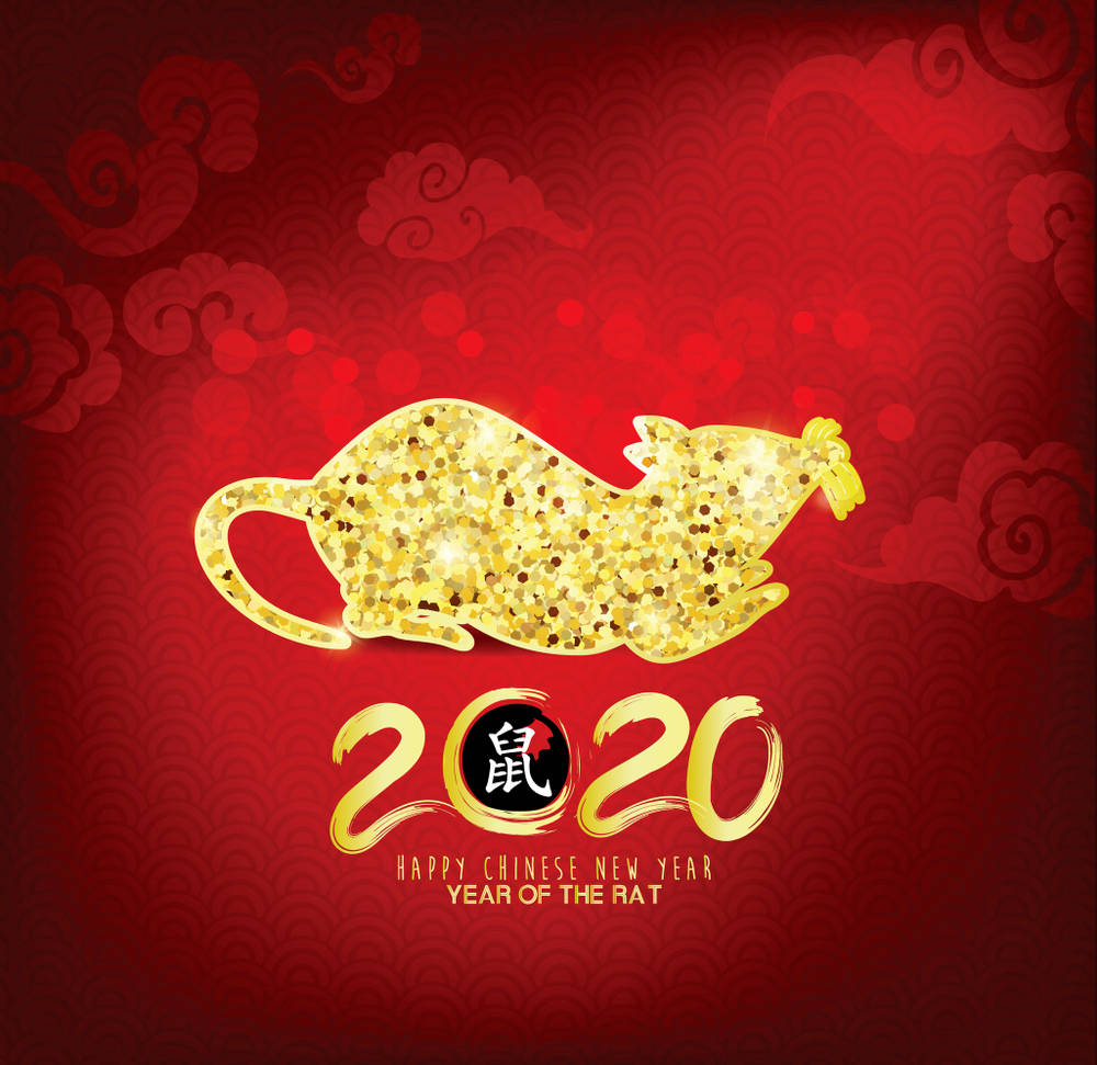 Rat 桌布 壁紙 — 閃爍的金色老鼠剪影在帶有傳統雲紋和「2020 Year of the Rat」文字的豐富紅色背景上跳躍。