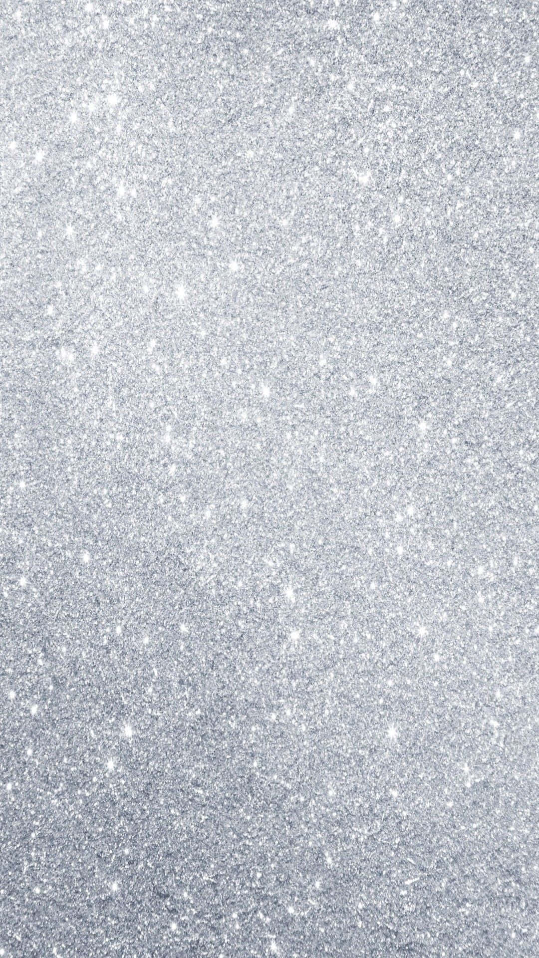 Silver Aesthetic iPhone 桌布 壁紙 — 閃爍的銀色亮粉紋理，在光滑表面上帶有閃亮的高光。