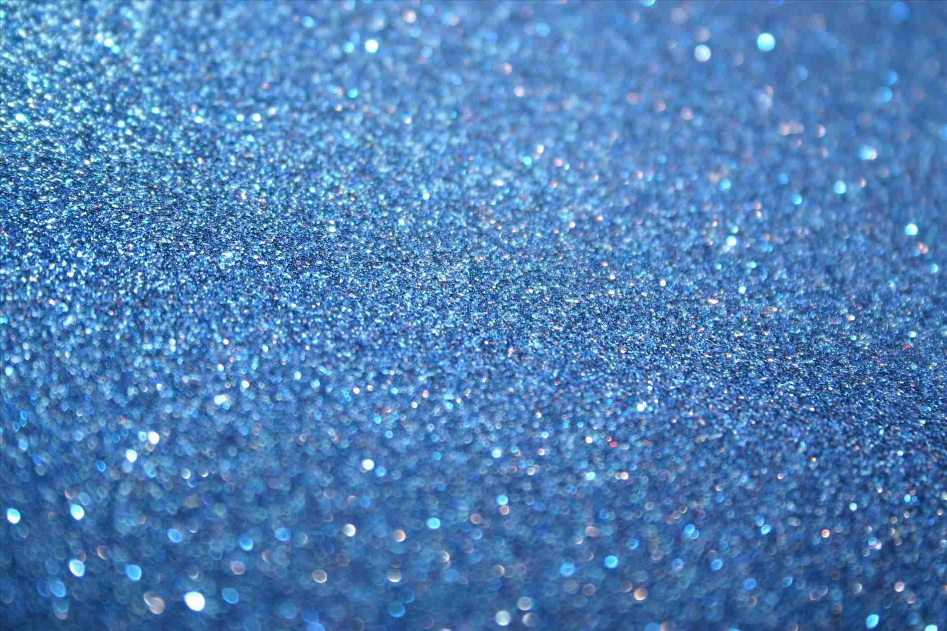 Blue Aesthetic Desktop 桌布 壁紙 — 閃爍藍色亮粉的特寫，帶有閃亮高光和柔和景深。