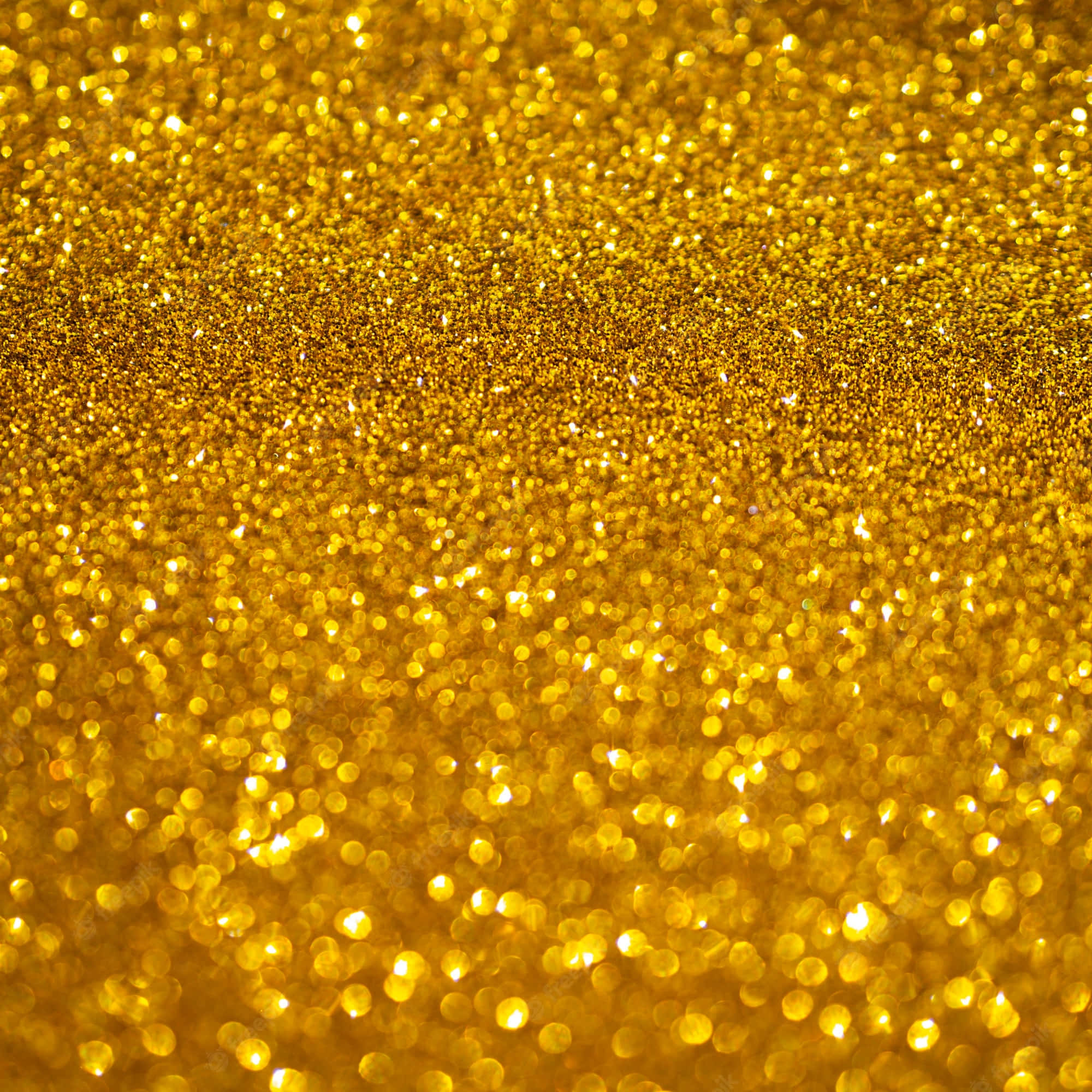Yellow Glitter 桌布 壁紙 — 閃爍金色亮粉顆粒在散景效果下捕捉光線的特寫。