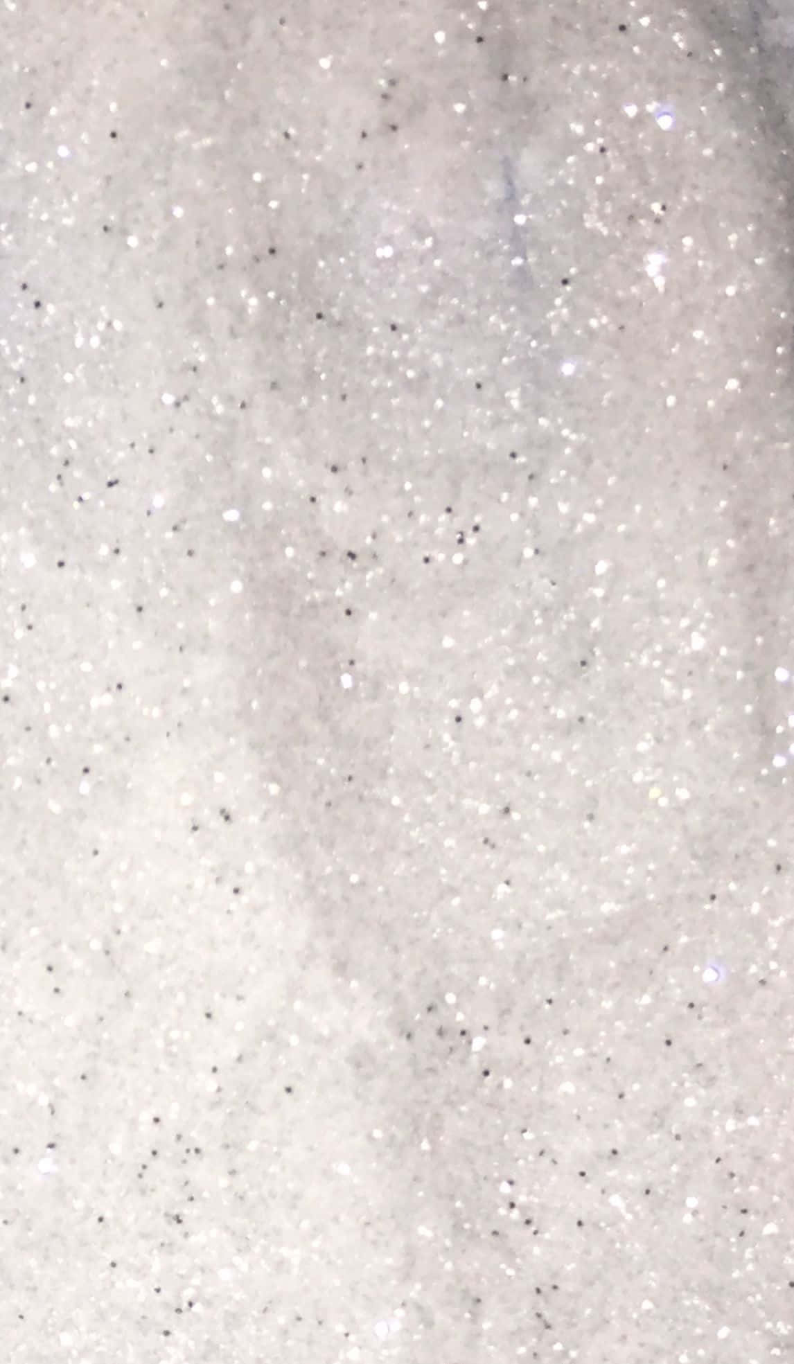 背景 桌布 壁紙 — 閃爍銀色亮片的特寫，散落在柔軟有紋理的表面上，帶有微妙的灰色底色。