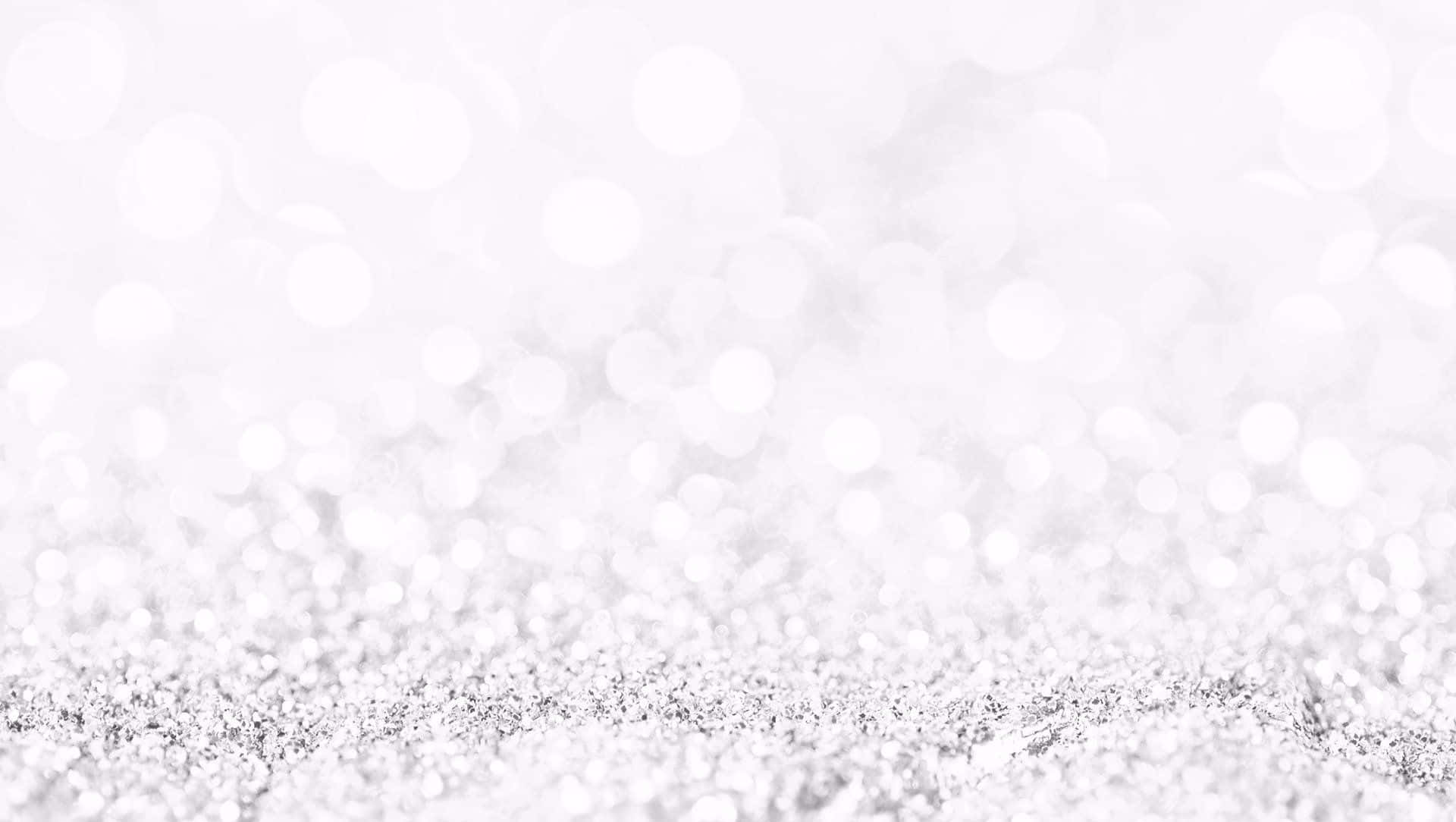White Glitter 桌布 壁紙 — 閃爍銀色亮片的特寫，背景有柔和白色散景光。