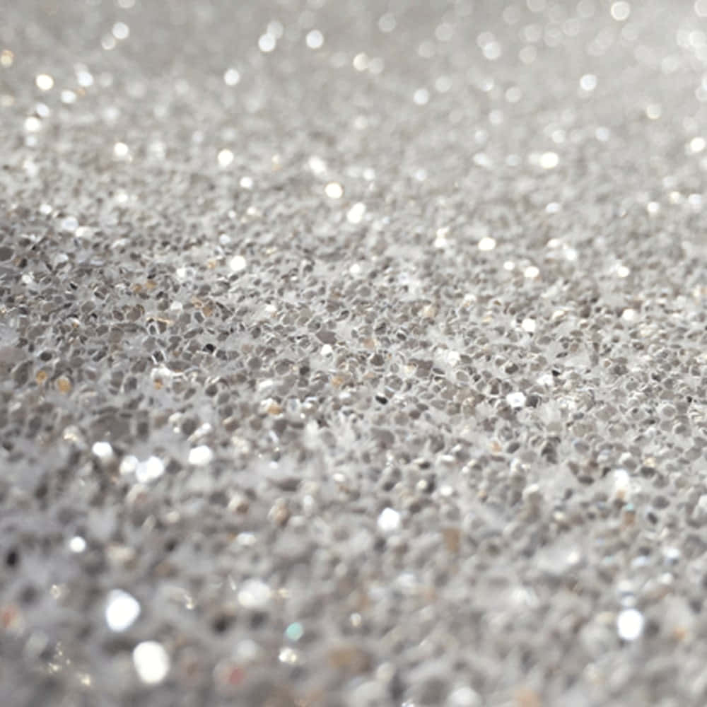 White Glitter 桌布 壁紙 — 閃爍銀色亮粉的特寫，帶有散景高光和柔和焦點深度。