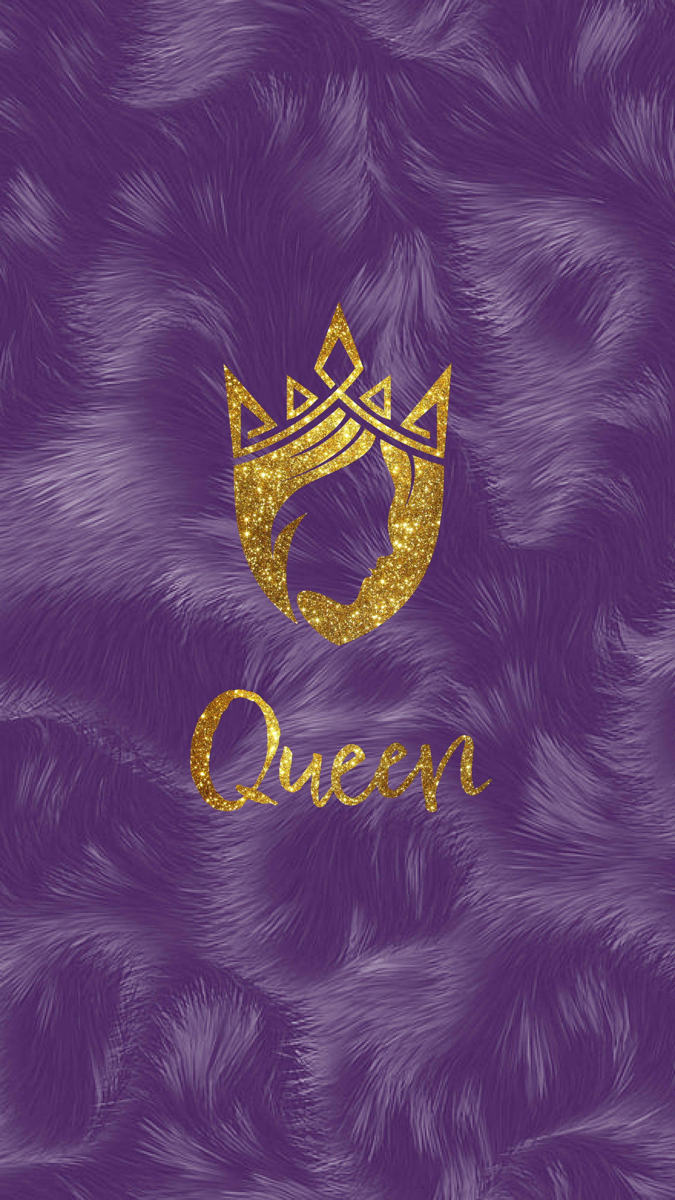 女王 桌布 壁紙 — 閃閃發光的金色皇冠和「queen」字樣點綴在毛絨絨的紫色毛茸背景上。