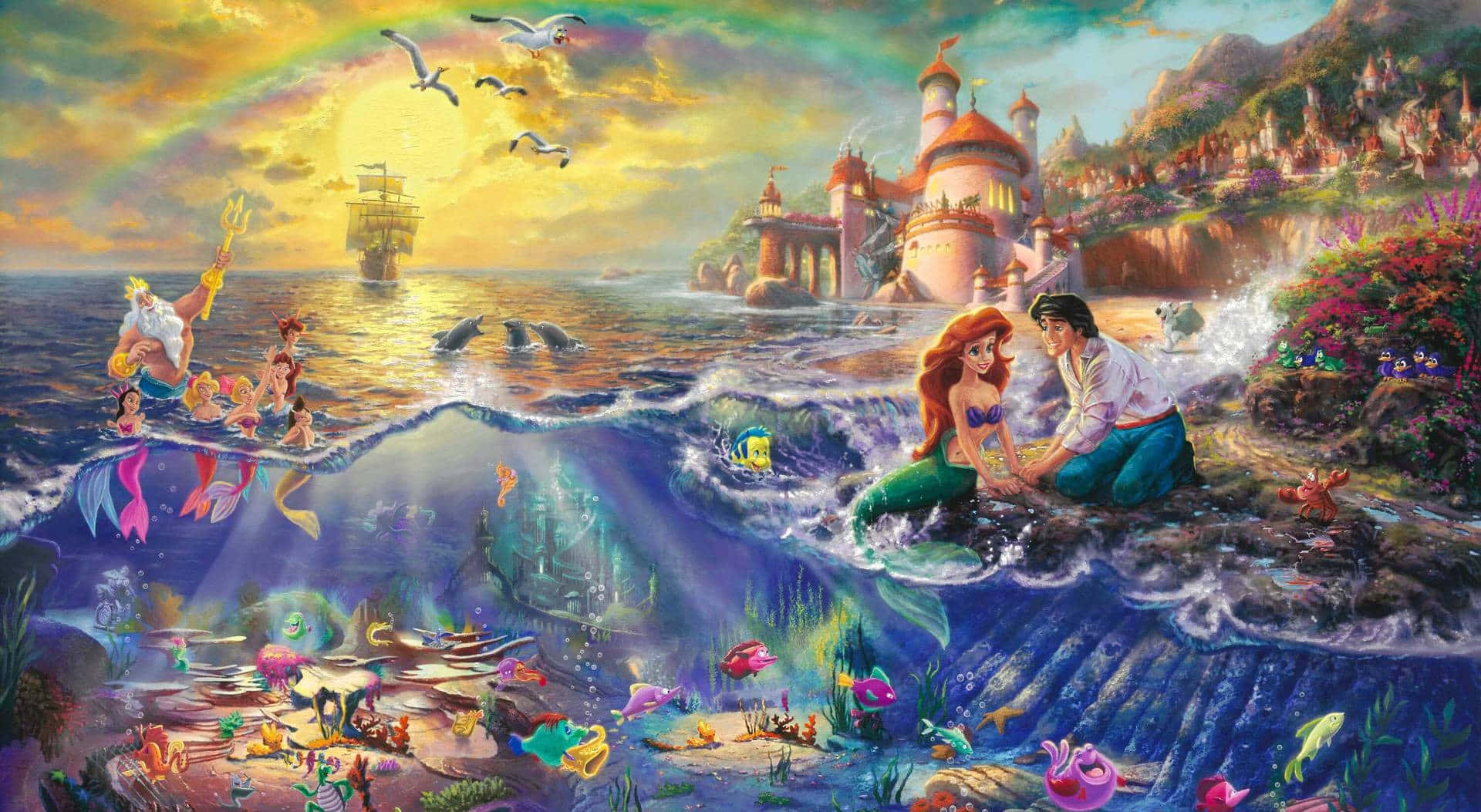 Cool Disney 桌布 壁紙 — 阿美利加和艾力克在岩石海岸上分享浪漫時刻，美人魚在水面上和水下嬉戲，背景有城堡和船隻。