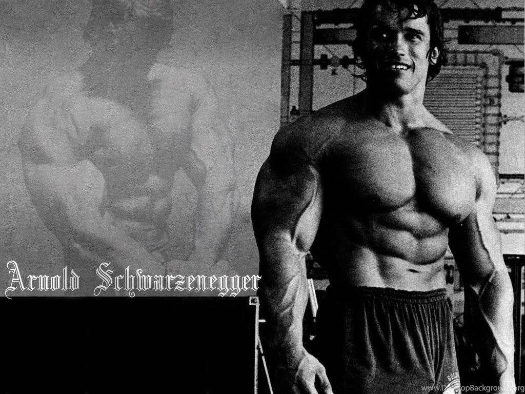 Arnold 桌布 壁紙 — 阿諾·史瓦辛格在健身房赤裸上身擺姿勢，背後有褪色的肌肉剪影，黑白風格。
