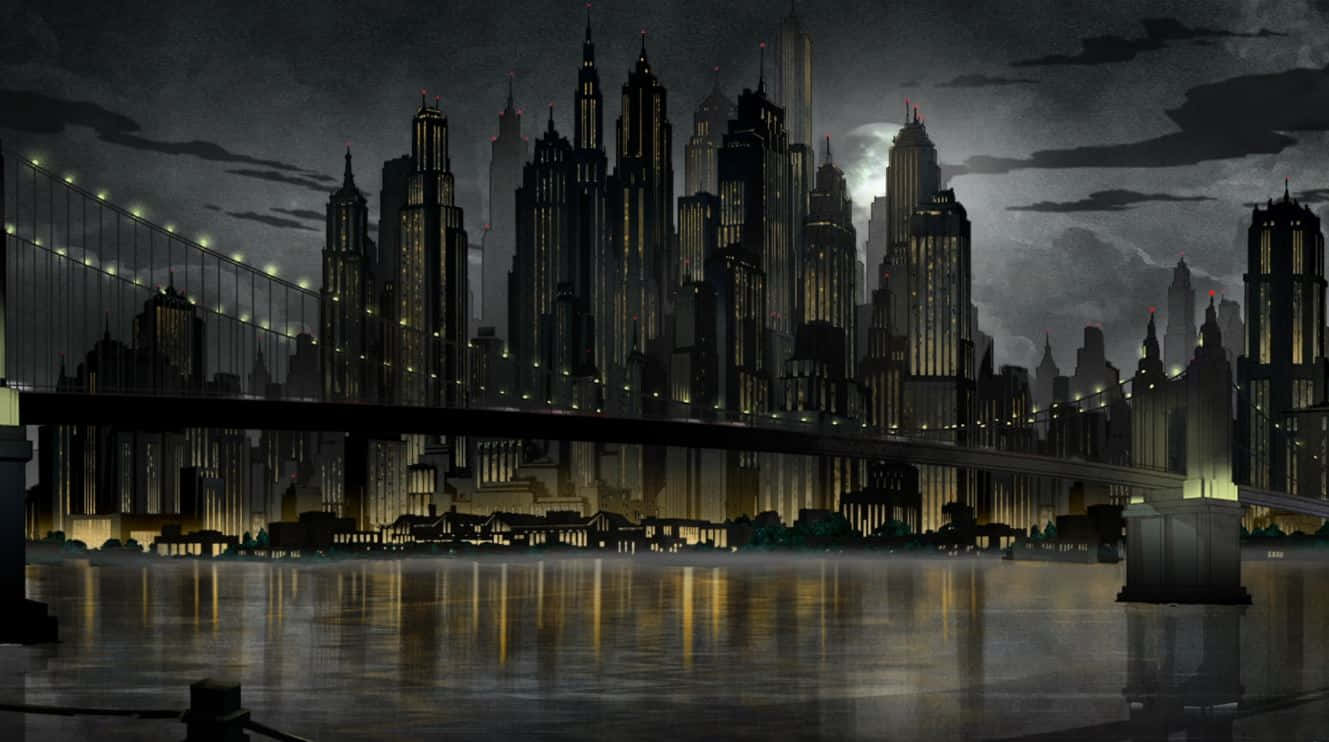 Gotham City 桌布 壁紙 — 陰沉的夜晚城市景觀，有高聳的摩天大樓和橋樑，在多雲的天空下將金色燈光倒映在水面上。