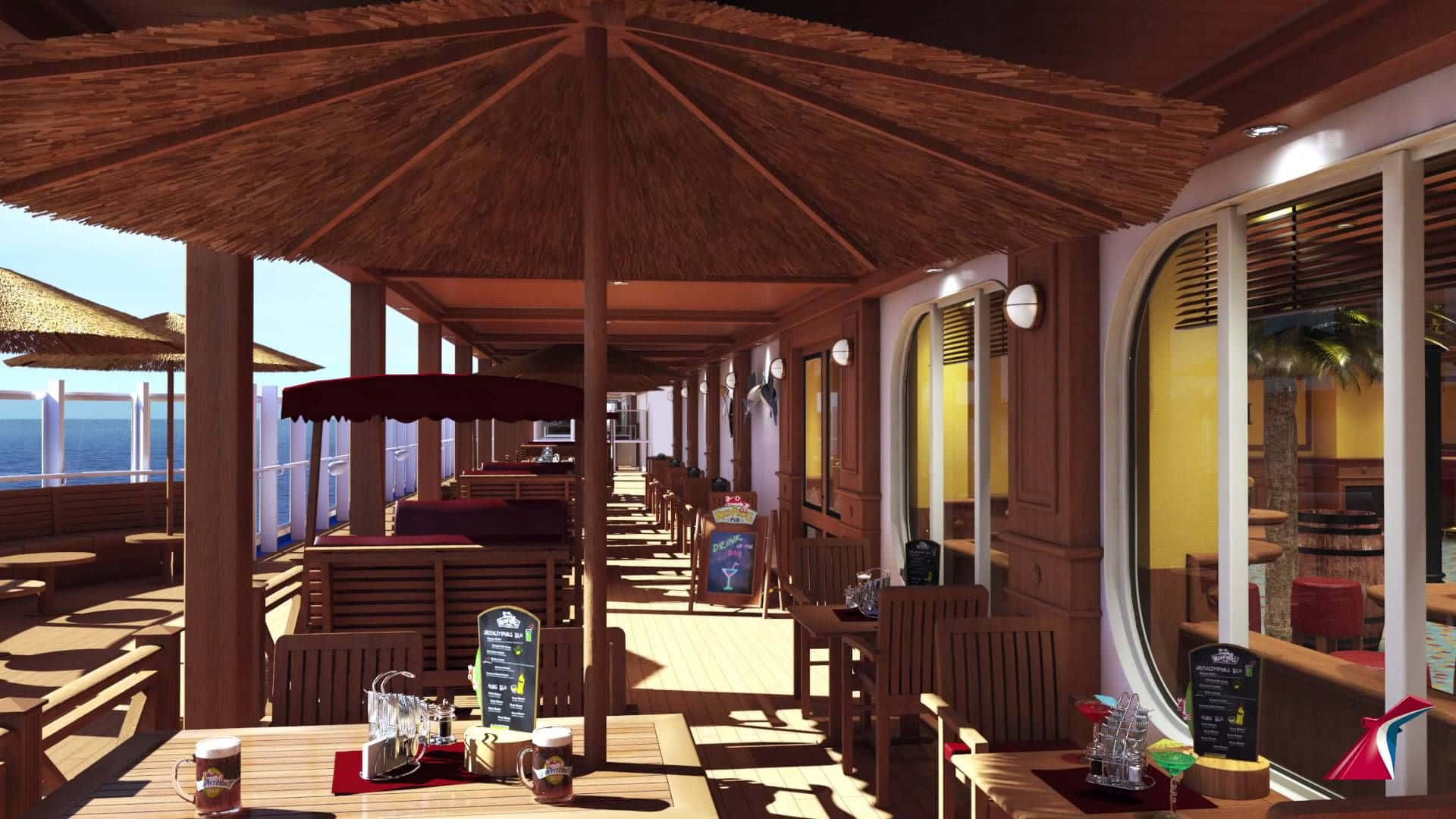 Carnival Vista 桌布 壁紙 — 陽光普照的木甲板咖啡館，茅草遮陽傘俯瞰海洋，玻璃窗透出溫暖的室內。