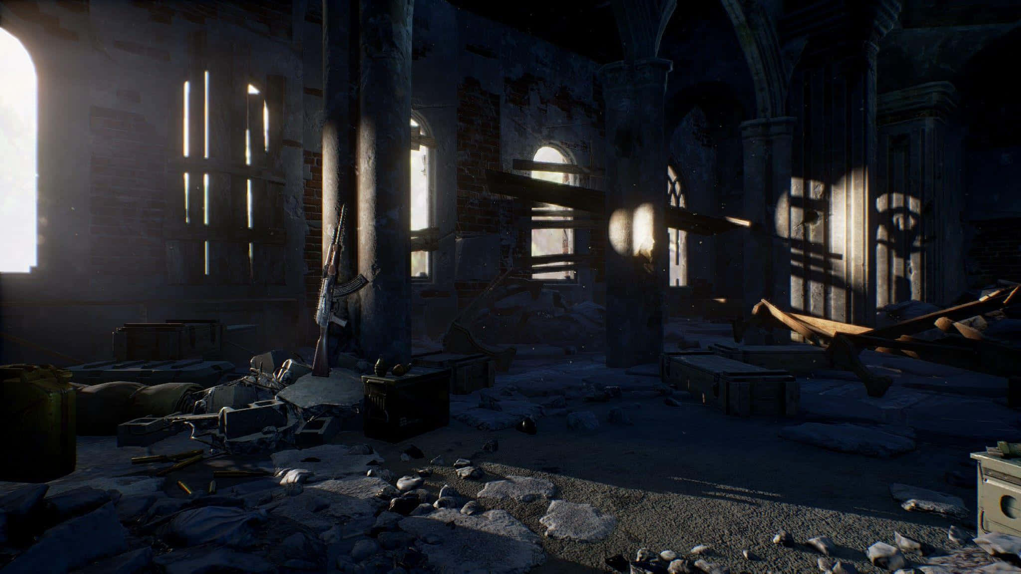 絕地求生 桌布 壁紙 — 陽光穿過破碎的窗戶，照亮了廢棄哥德式大教堂內的碎片和瓦礫。
