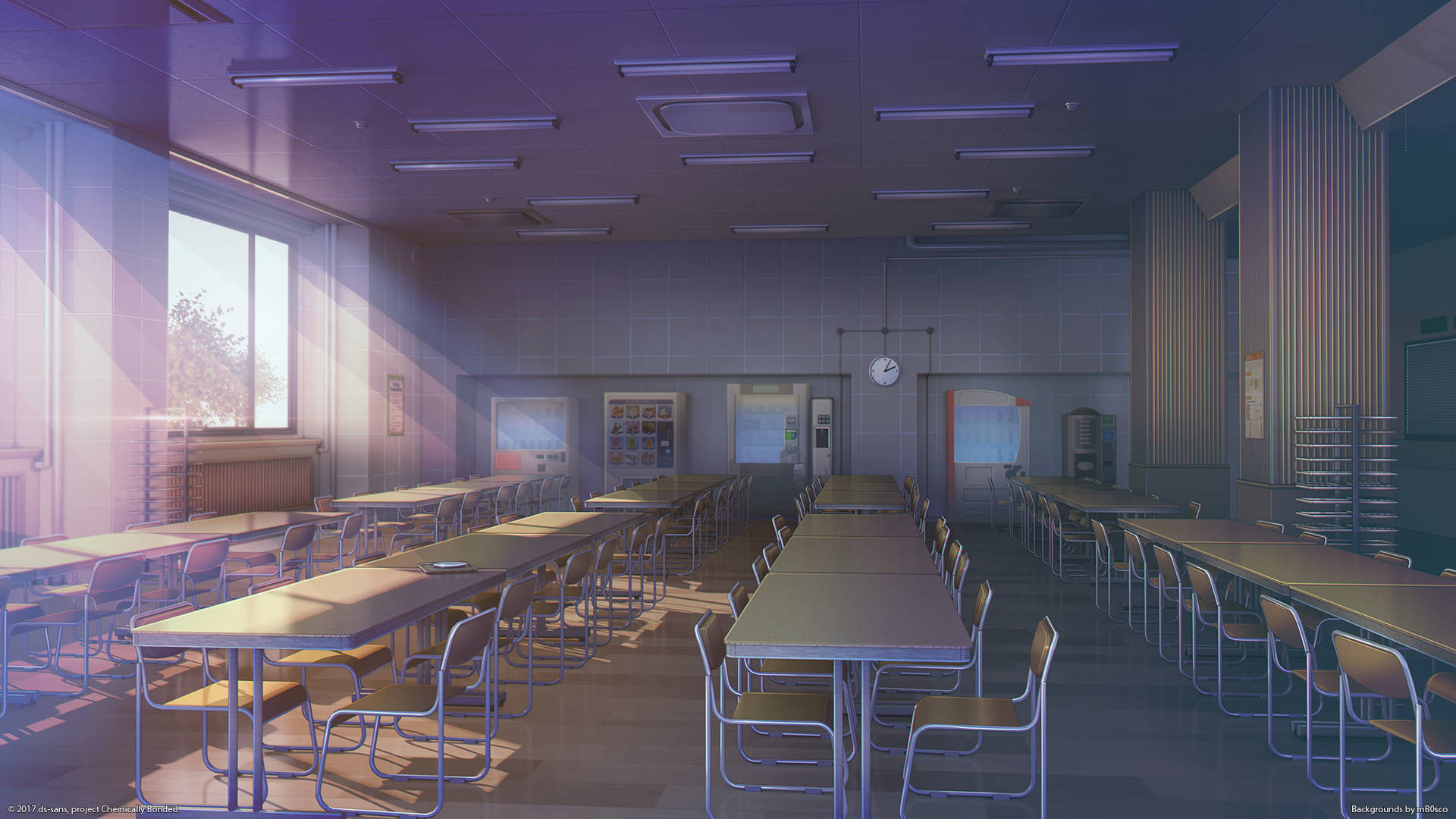 Anime Classroom 桌布 壁紙 — 陽光穿過窗戶，照亮了寧靜學校餐廳中一排排空置的桌椅。