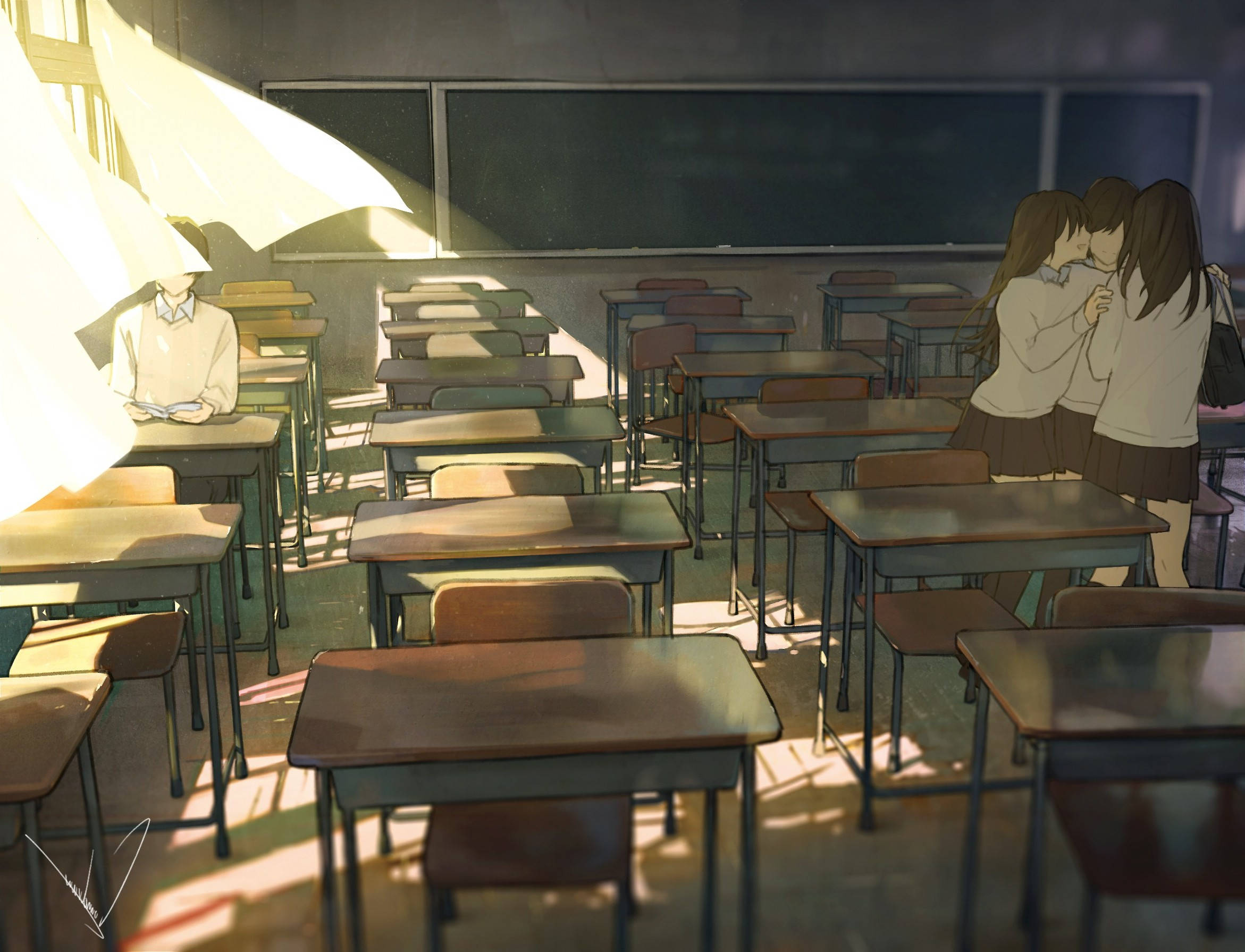 Anime Classroom 桌布 壁紙 — 陽光穿過窗戶照射進空蕩蕩的教室，照亮了後方兩個擁抱的女孩，而前景中一個孤獨的學生獨自坐著。