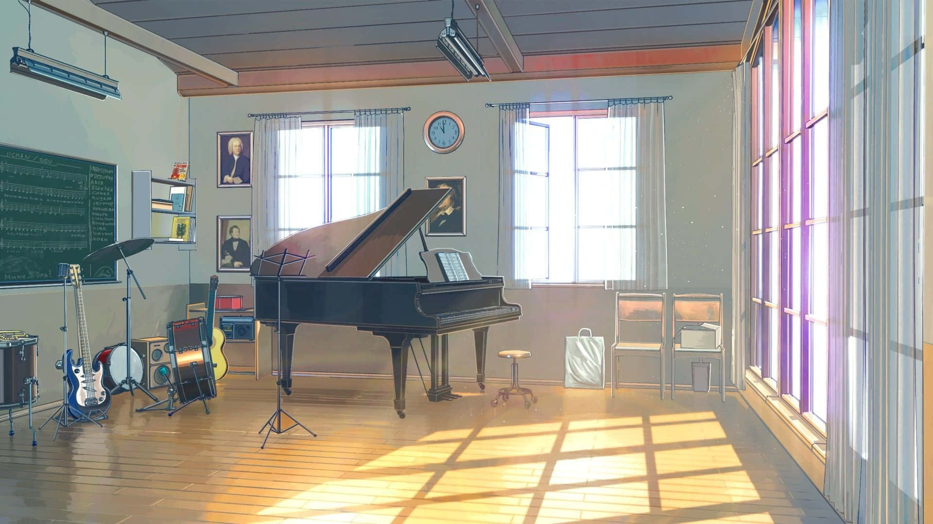 Anime Classroom 桌布 壁紙 — 陽光穿過高窗灑落，照亮了寧靜音樂室中的三角鋼琴和樂器。