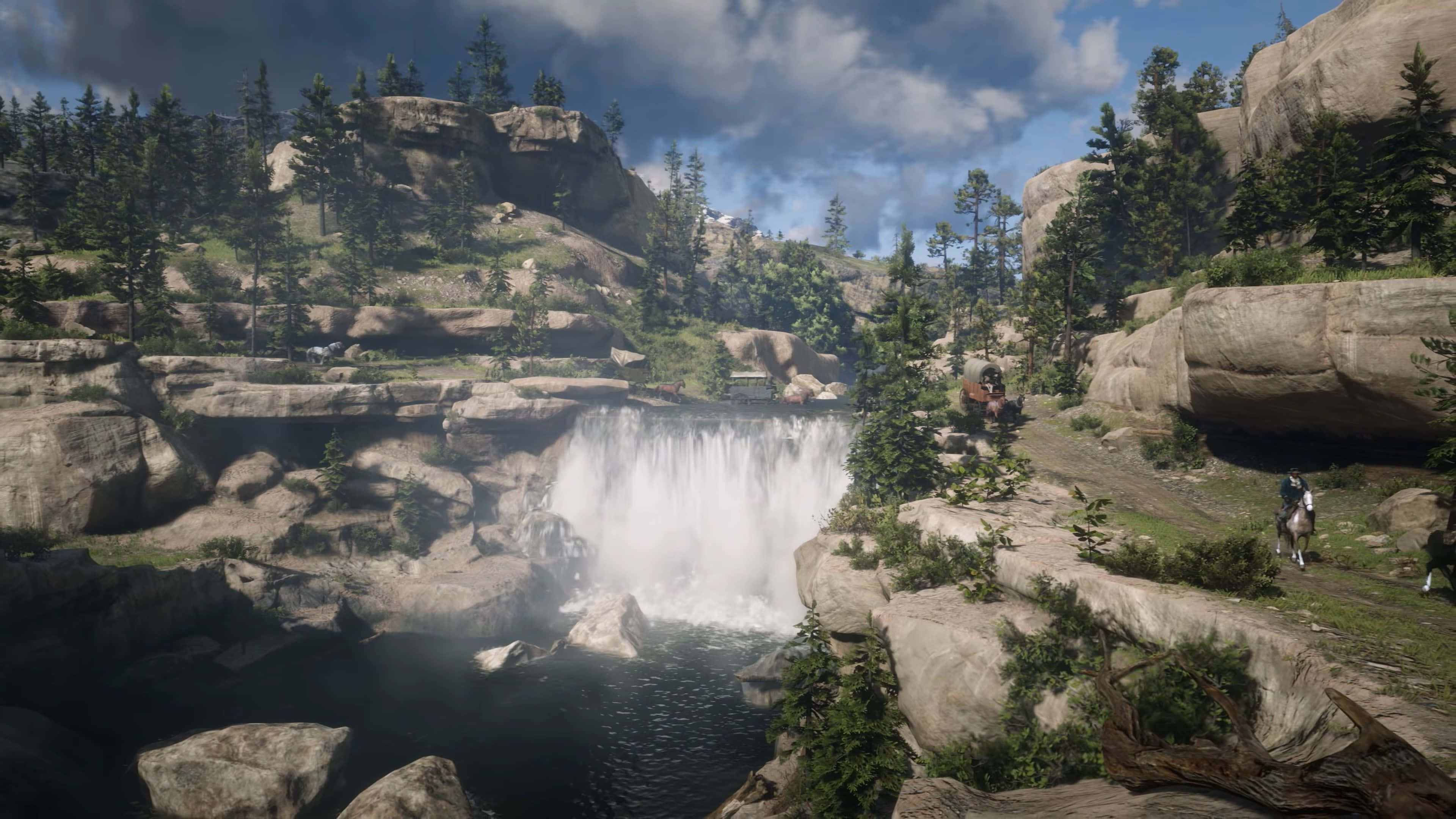 Red Dead Redemption 4K 桌布 壁紙 — 雄偉的瀑布從崎嶇的懸崖傾瀉而下，周圍環繞著茂密的松樹林，天空部分多雲。