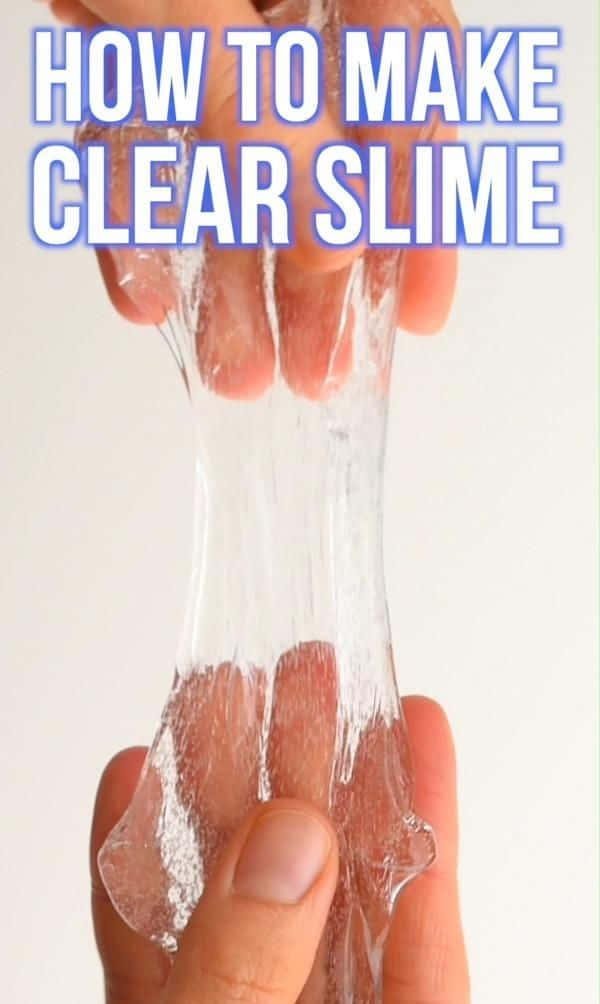 slime 桌布 壁紙 — 雙手在純白色背景上拉伸半透明的透明史萊姆，上面有粗體文字覆蓋。