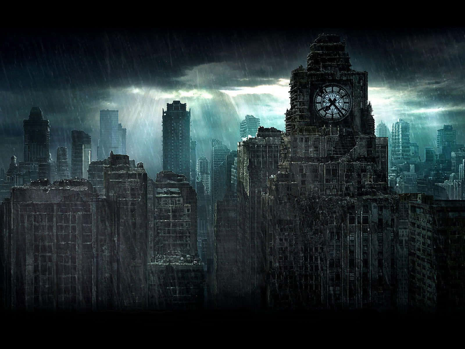 Gotham City 桌布 壁紙 — 雨浸的廢墟城市景觀，在暴風雨的天空下有一座破損的鐘樓，伴隨著閃電。
