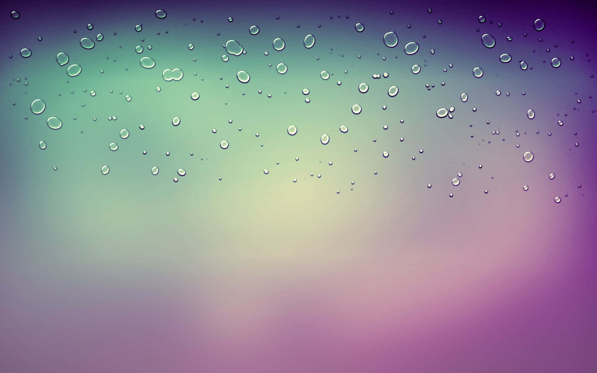 Droplets 桌布 壁紙 — 雨滴依附在窗戶上，顯露出青綠、紫和粉紅的柔和漸變天空。
