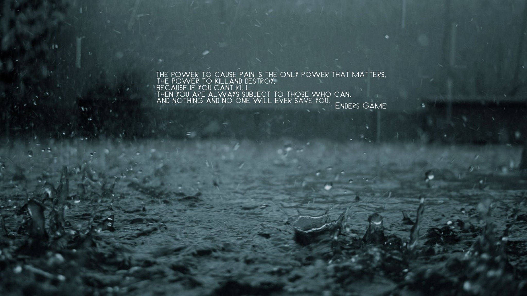 Pain Quotes 桌布 壁紙 — 雨滴在陰沉天空下的濕漉漉路面上濺起，並疊加了《安德的遊戲》中的一句話。