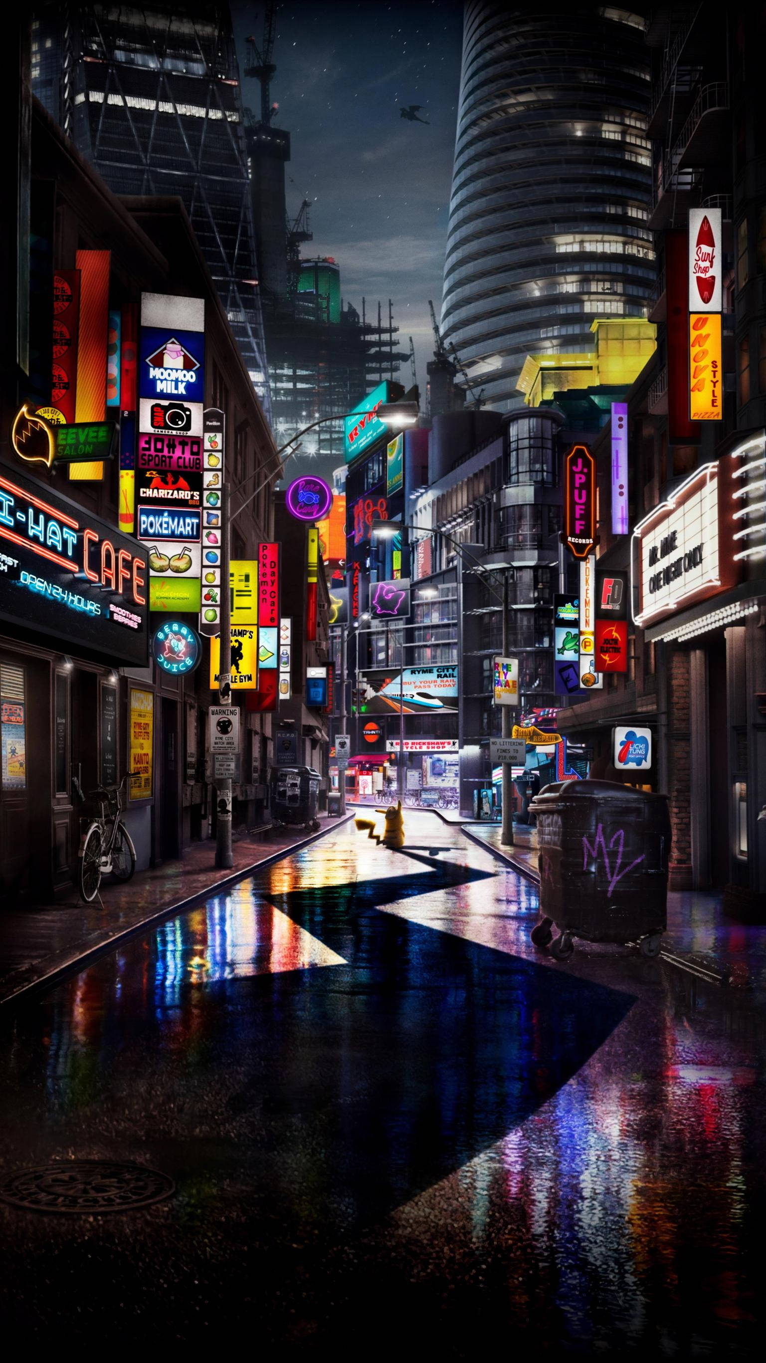 名偵探皮卡丘 桌布 壁紙 — 雨濕的霓虹燈城市街道在夜晚反射出濕漉漉的人行道上閃爍的招牌，聳立的摩天大樓下。