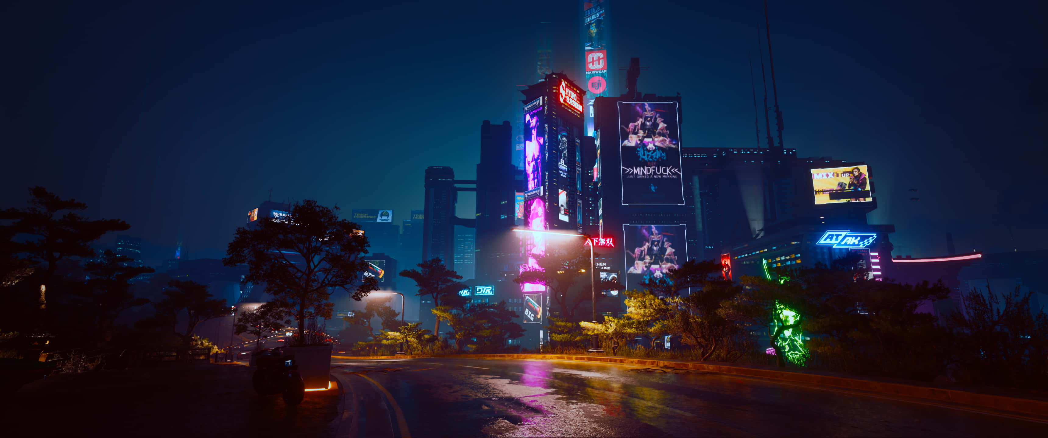 桌布 壁紙 — 雨濕的霓虹燈城市街道夜景，高聳的廣告看板在黑暗的天空中閃耀。