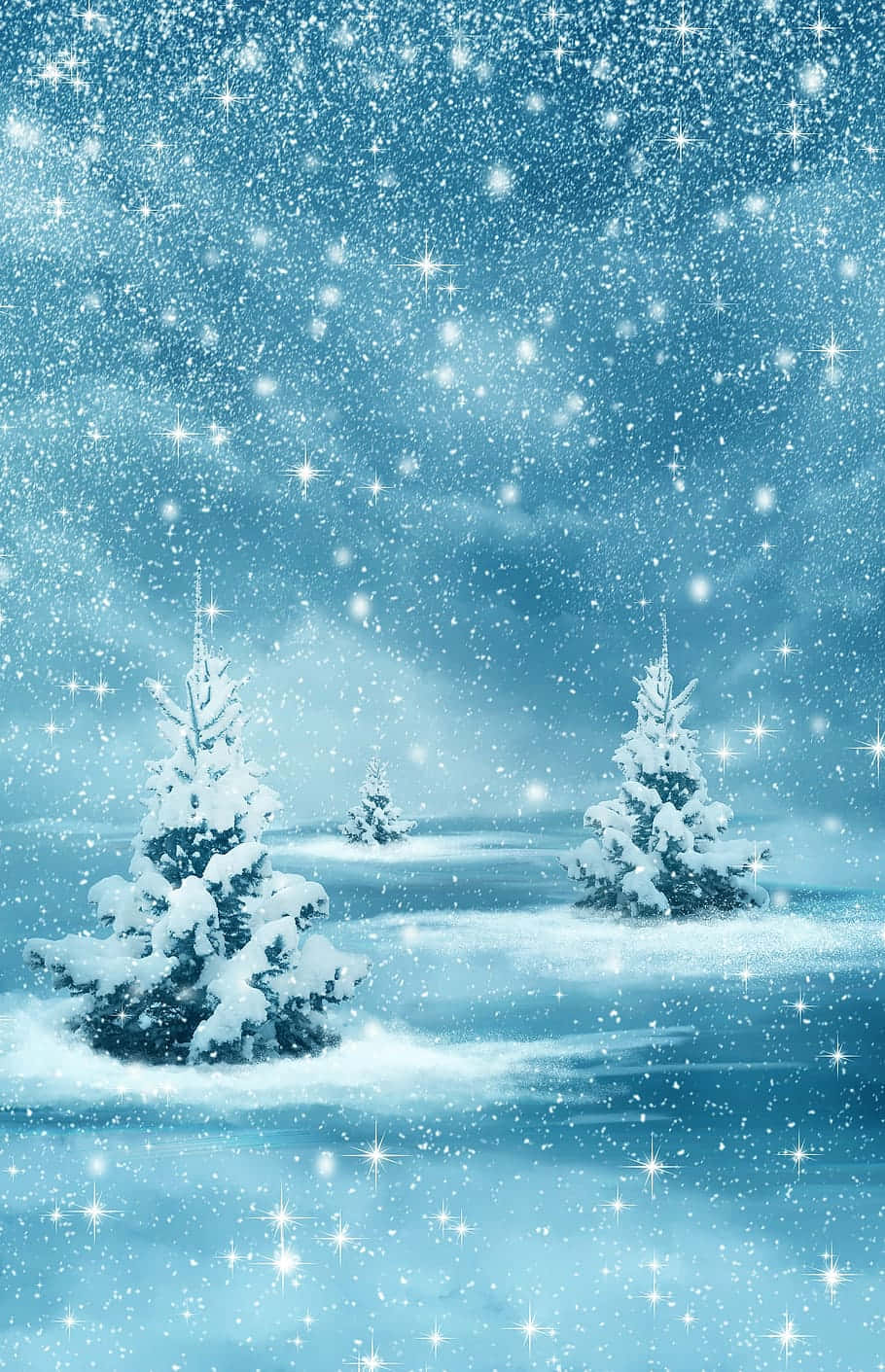 聖誕節 桌布 壁紙 — 雪花在藍天下閃爍，白雪覆蓋的松樹矗立在寧靜的冬季景觀中。