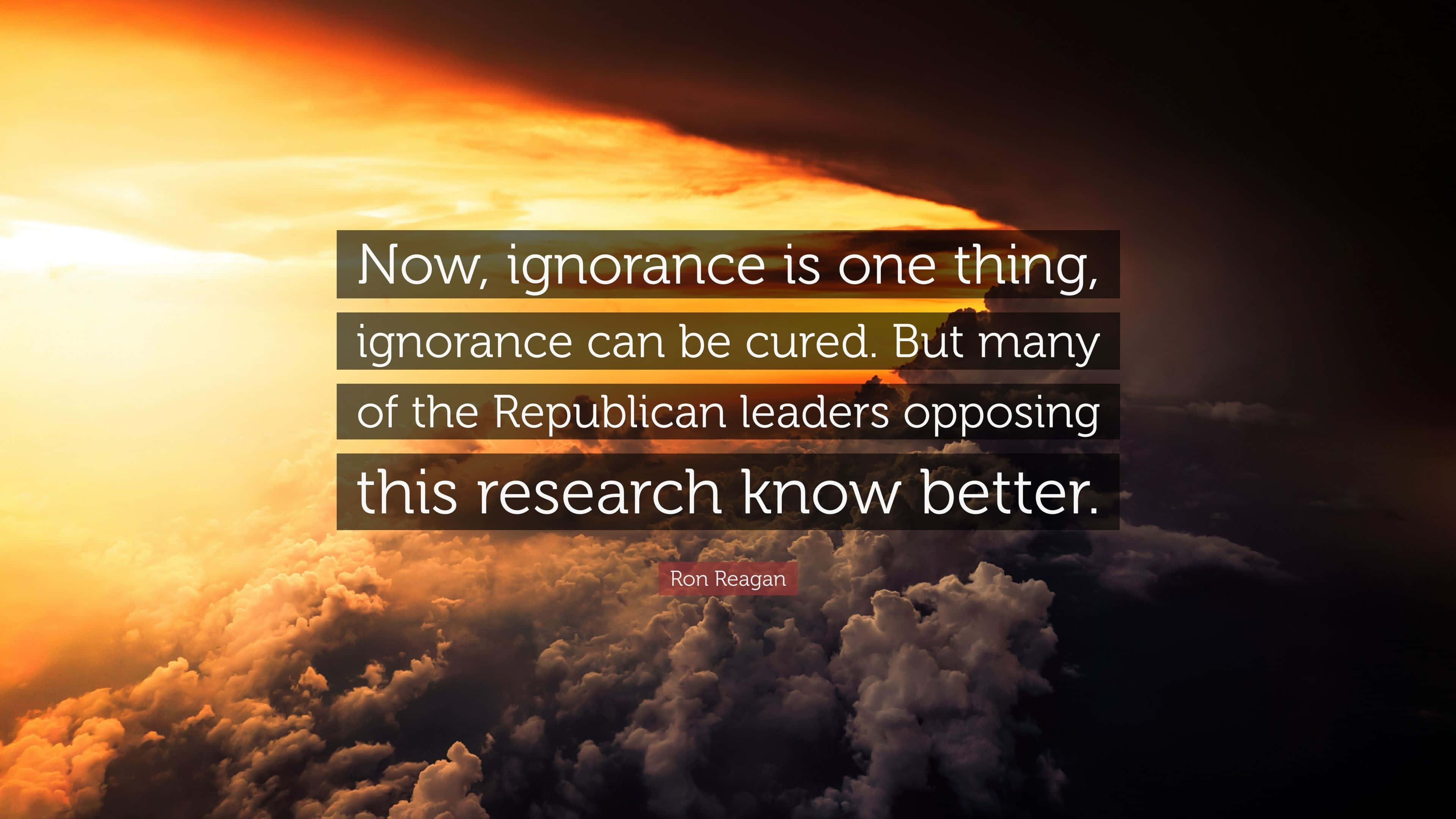 Republican 桌布 壁紙 — 雲層上戲劇性的日落，上面覆蓋著白色文字的朗·雷根名言。
