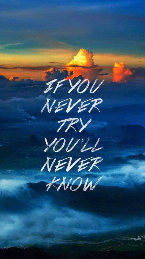 Motivation 桌布 壁紙 — 雲層上戲劇性的日落，粗體白色文字寫著：如果你從不嘗試，你永遠不會知道。