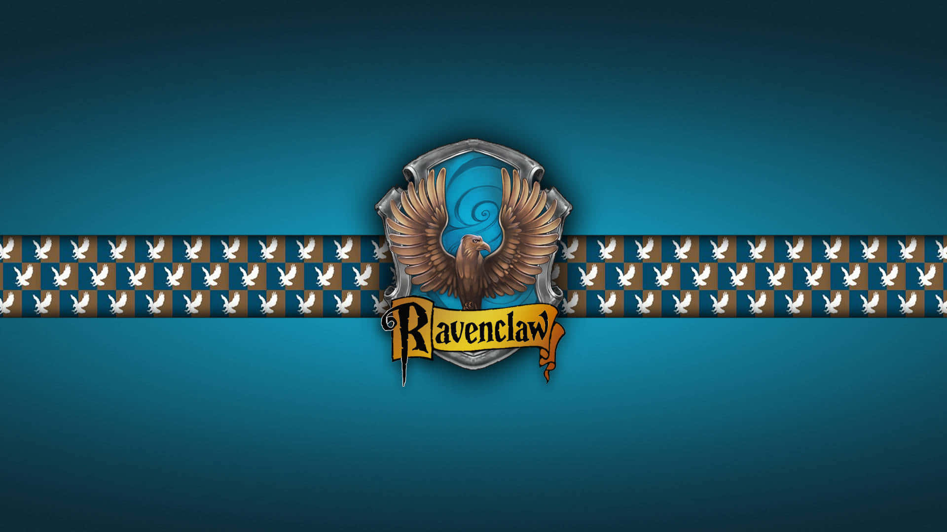 Harry Potter Ravenclaw 桌布 壁紙 — 雷文克勞學院徽章，上有鷹和重複的烏鴉圖案，背景為藍色漸層。