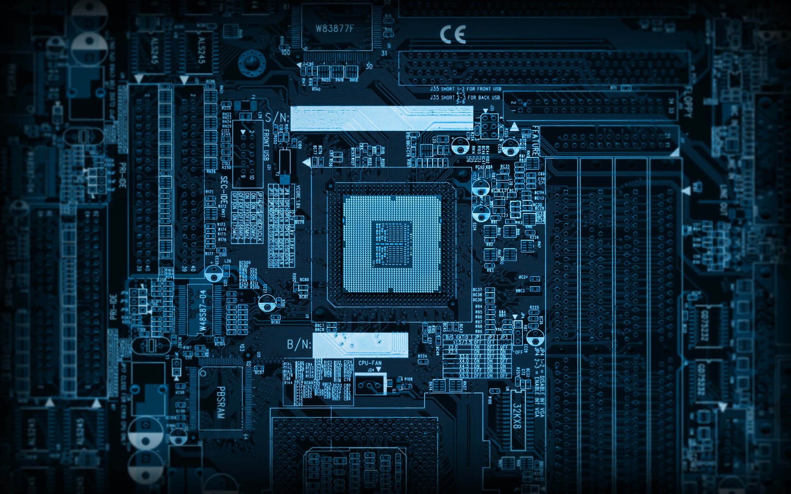 Electronics 桌布 壁紙 — 電腦主機板特寫，發出冷藍光，突顯複雜的電路和組件。