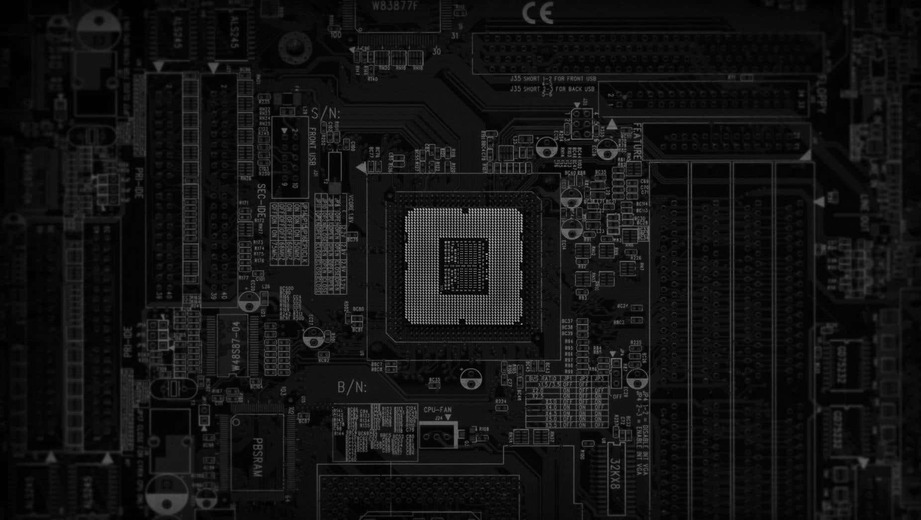 Motherboard 桌布 壁紙 — 電腦主機板黑白特寫，中央有CPU插座及複雜電路細節。