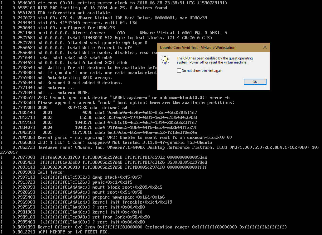 Code 桌布 壁紙 — 電腦螢幕顯示Linux核心恐慌錯誤訊息，疊加在充滿系統日誌的終端機上。